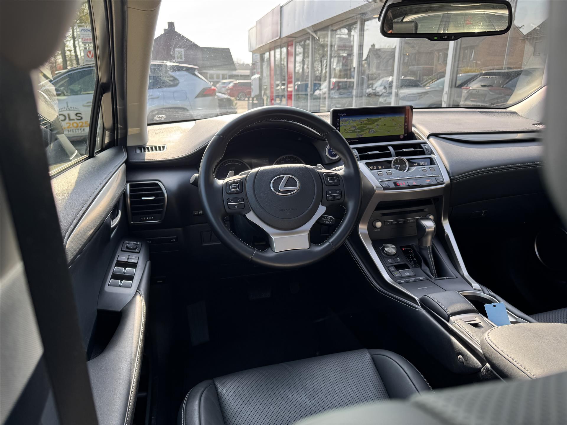 Lexus NX 300h AWD Luxury Line | Panoramadak, Premium Navigatie, Parkeersensoren, Leer, Stoelverwarming, Apple CarPlay/Android Auto 43744635-12.jpg | Autobedrijf Gielen