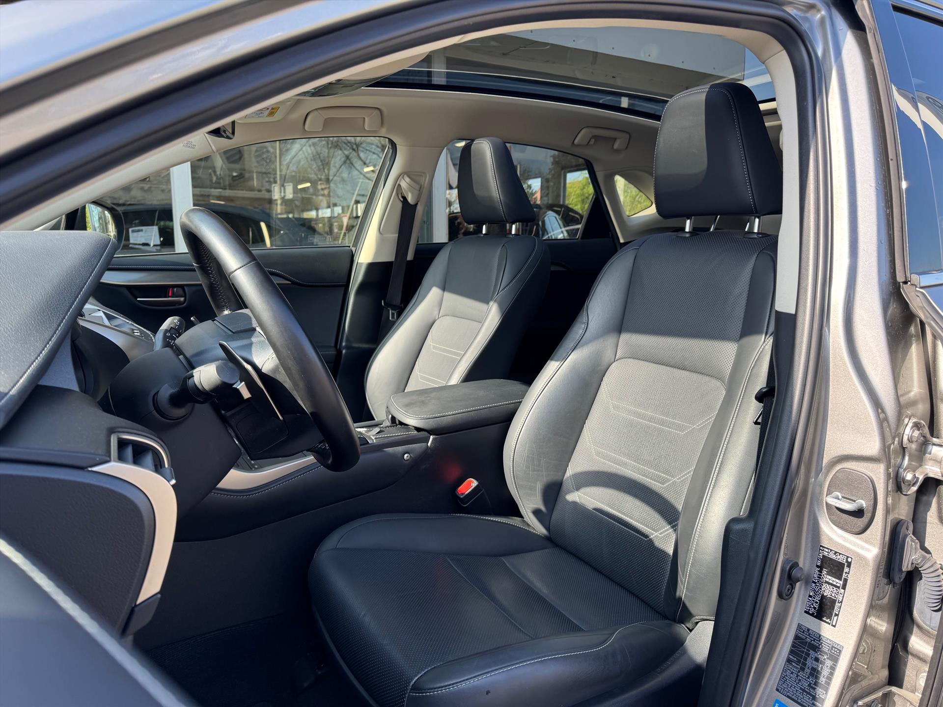 Lexus NX 300h AWD Luxury Line | Panoramadak, Premium Navigatie, Parkeersensoren, Leer, Stoelverwarming, Apple CarPlay/Android Auto 43744635-13.jpg | Autobedrijf Gielen