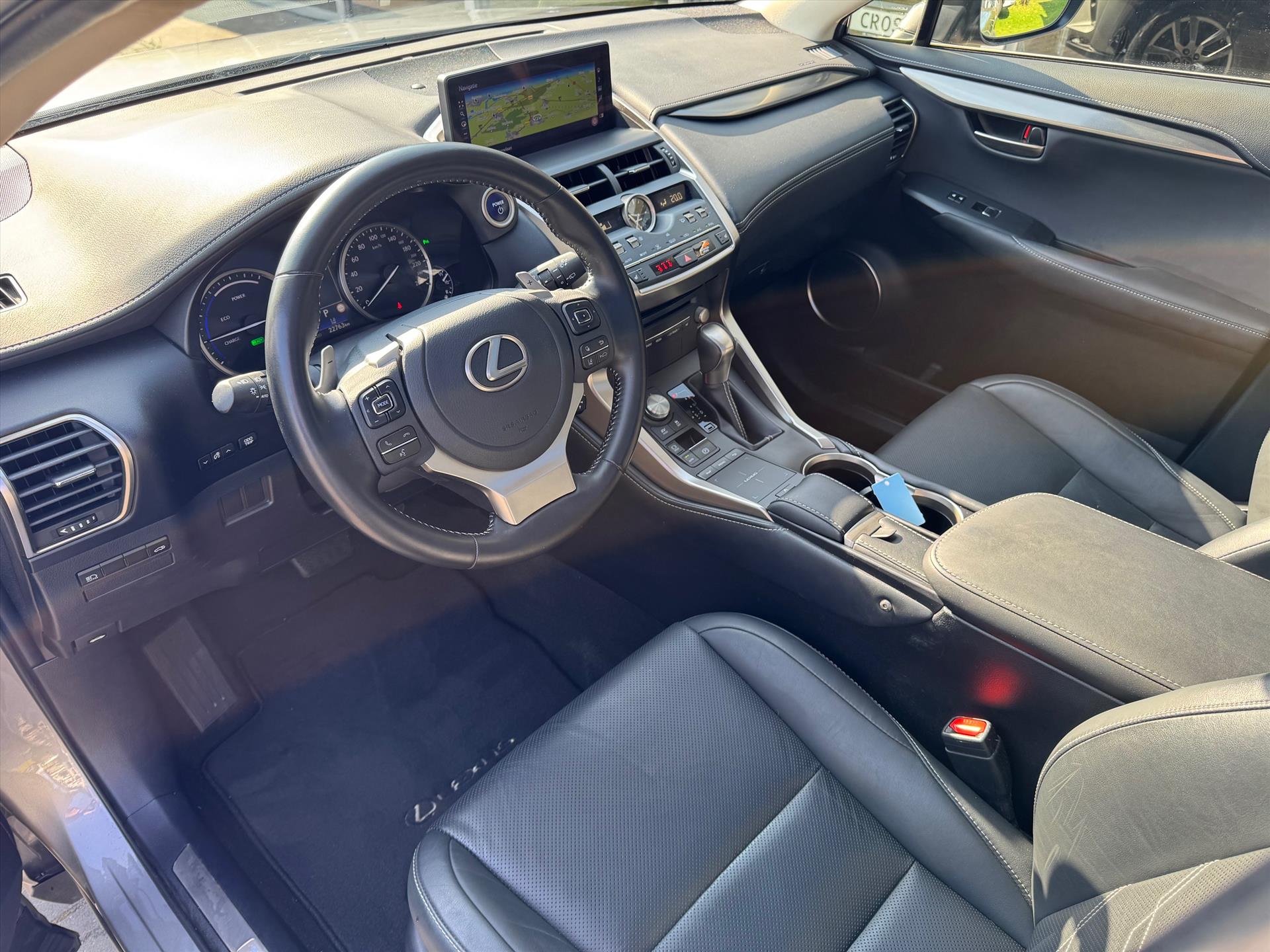 Lexus NX 300h AWD Luxury Line | Panoramadak, Premium Navigatie, Parkeersensoren, Leer, Stoelverwarming, Apple CarPlay/Android Auto 43744635-15.jpg | Autobedrijf Gielen