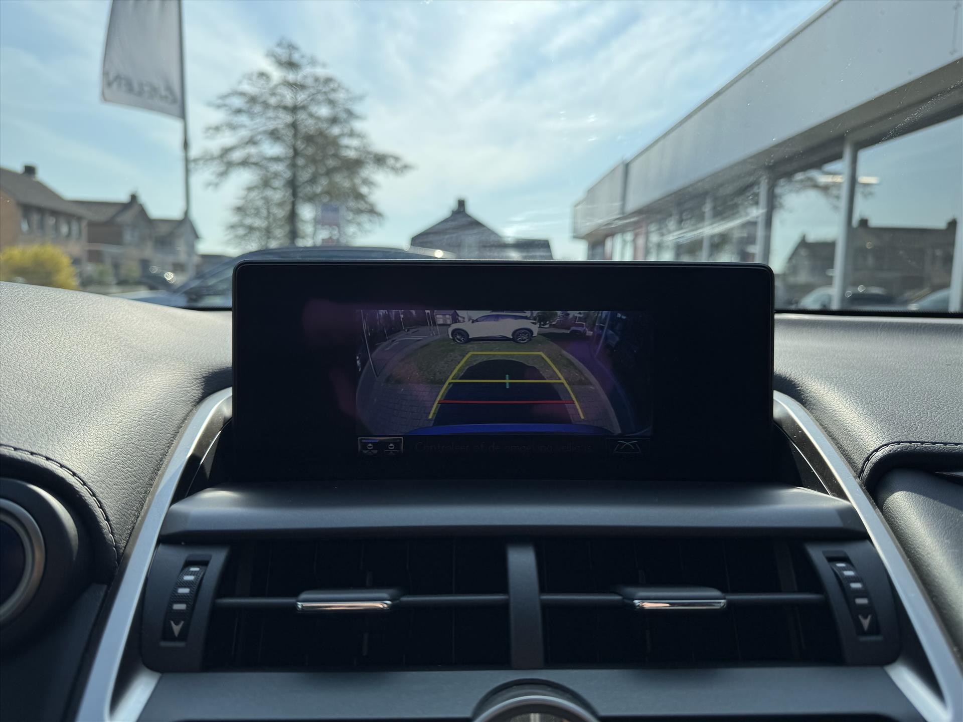 Lexus NX 300h AWD Luxury Line | Panoramadak, Premium Navigatie, Parkeersensoren, Leer, Stoelverwarming, Apple CarPlay/Android Auto 43744635-27.jpg | Autobedrijf Gielen