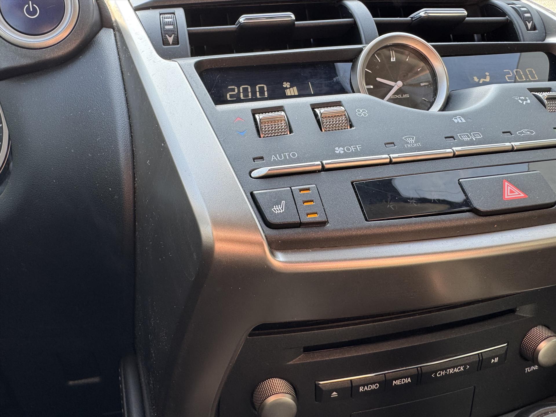 Lexus NX 300h AWD Luxury Line | Panoramadak, Premium Navigatie, Parkeersensoren, Leer, Stoelverwarming, Apple CarPlay/Android Auto 43744635-29.jpg | Autobedrijf Gielen