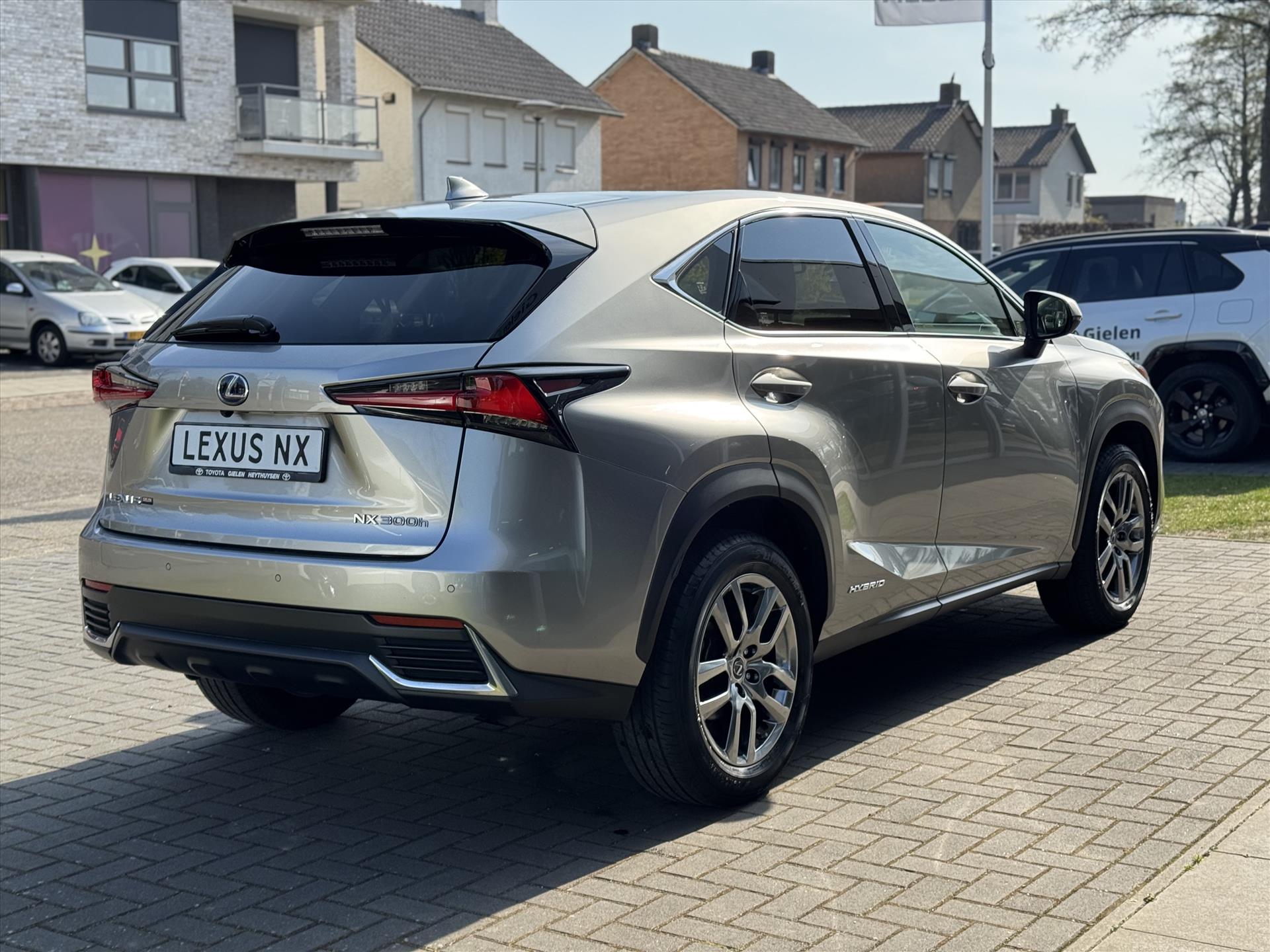 Lexus NX 300h AWD Luxury Line | Panoramadak, Premium Navigatie, Parkeersensoren, Leer, Stoelverwarming, Apple CarPlay/Android Auto 43744635-3.jpg | Autobedrijf Gielen