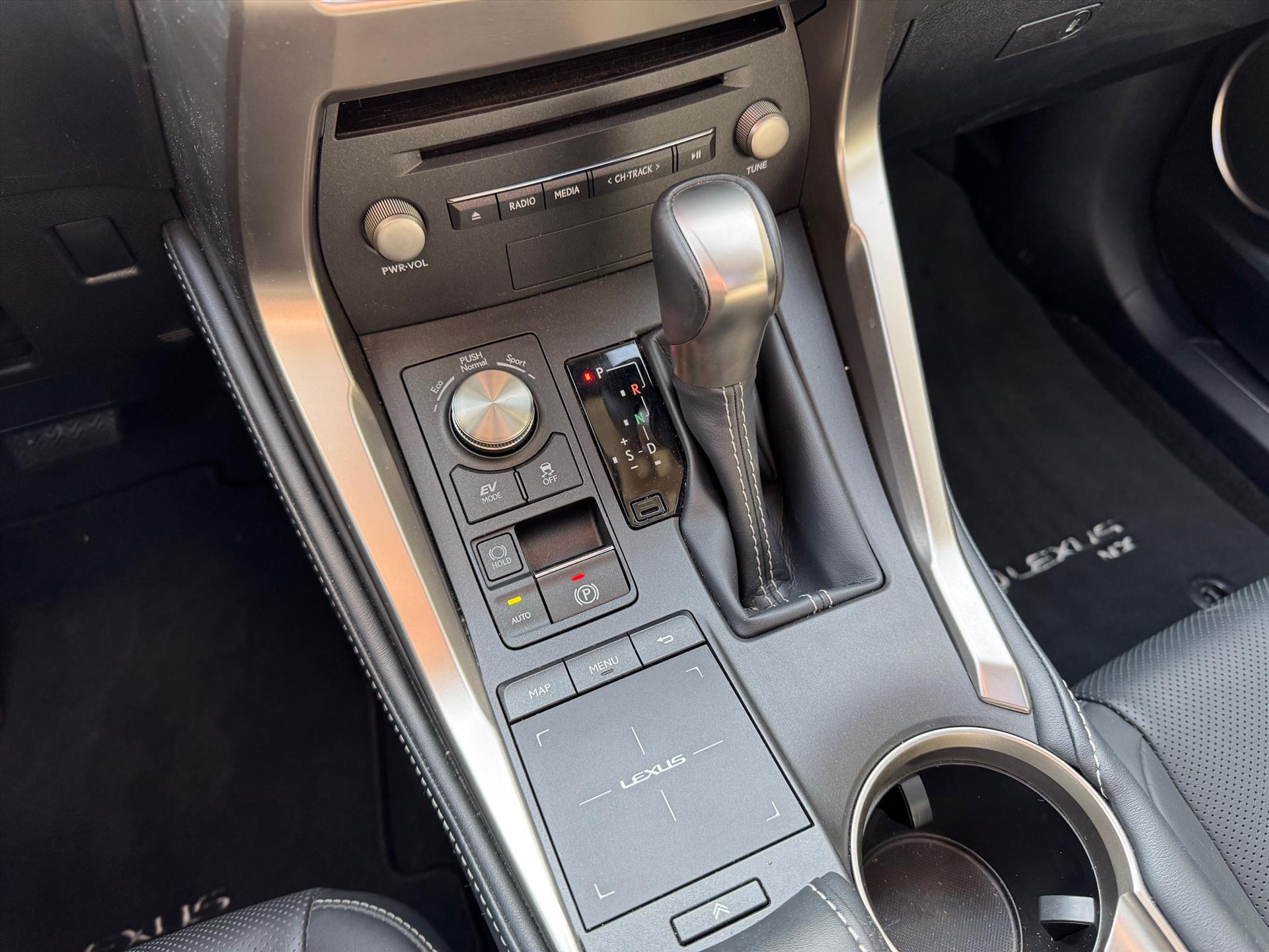 Lexus NX 300h AWD Luxury Line | Panoramadak, Premium Navigatie, Parkeersensoren, Leer, Stoelverwarming, Apple CarPlay/Android Auto 43744635-30.jpg | Autobedrijf Gielen