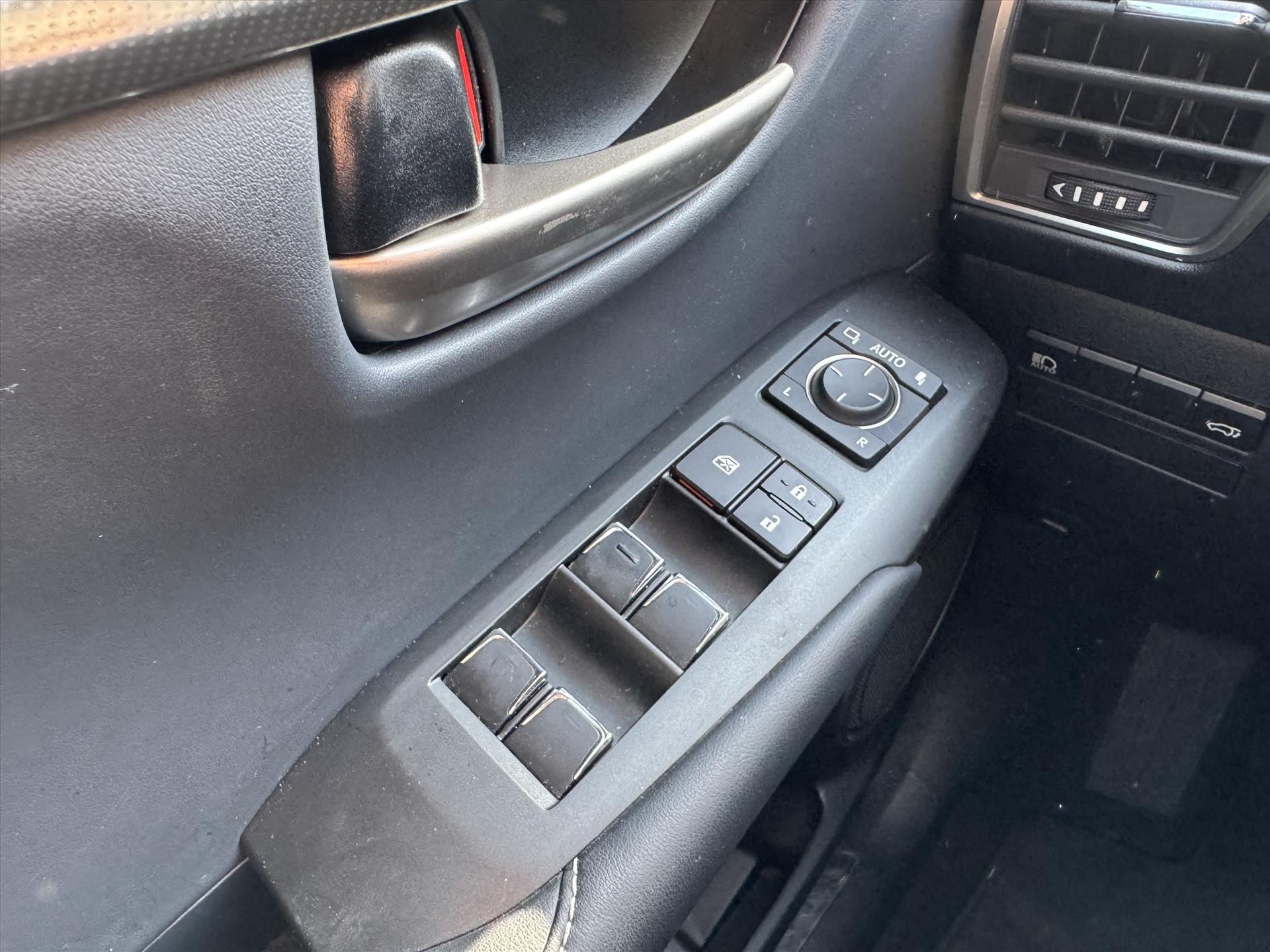 Lexus NX 300h AWD Luxury Line | Panoramadak, Premium Navigatie, Parkeersensoren, Leer, Stoelverwarming, Apple CarPlay/Android Auto 43744635-32.jpg | Autobedrijf Gielen