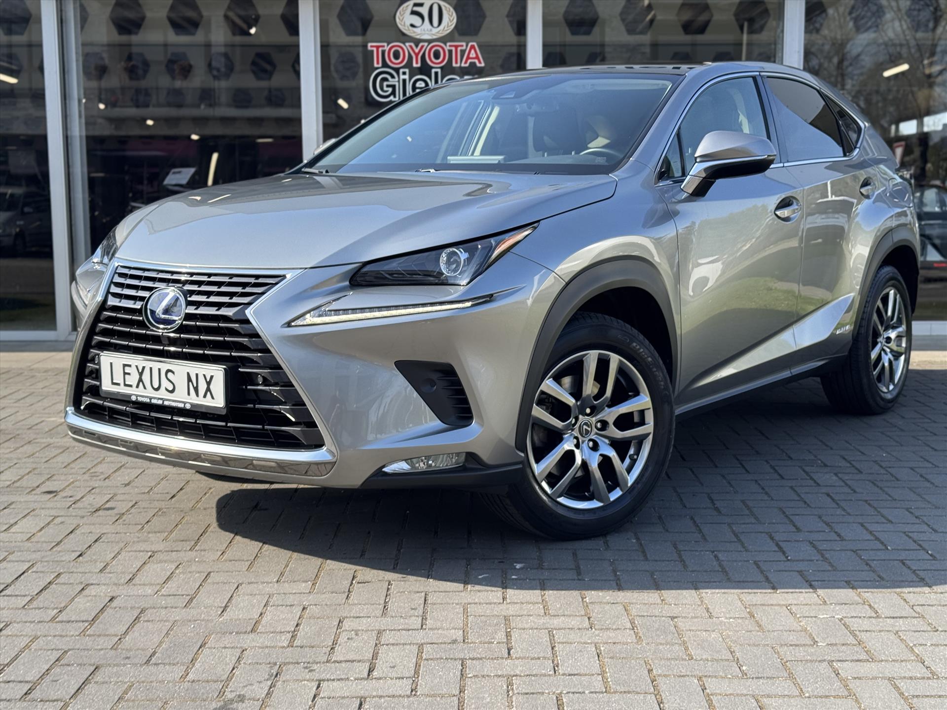Lexus NX 300h AWD Luxury Line | Panoramadak, Premium Navigatie, Parkeersensoren, Leer, Stoelverwarming, Apple CarPlay/Android Auto 43744635-35.jpg | Autobedrijf Gielen