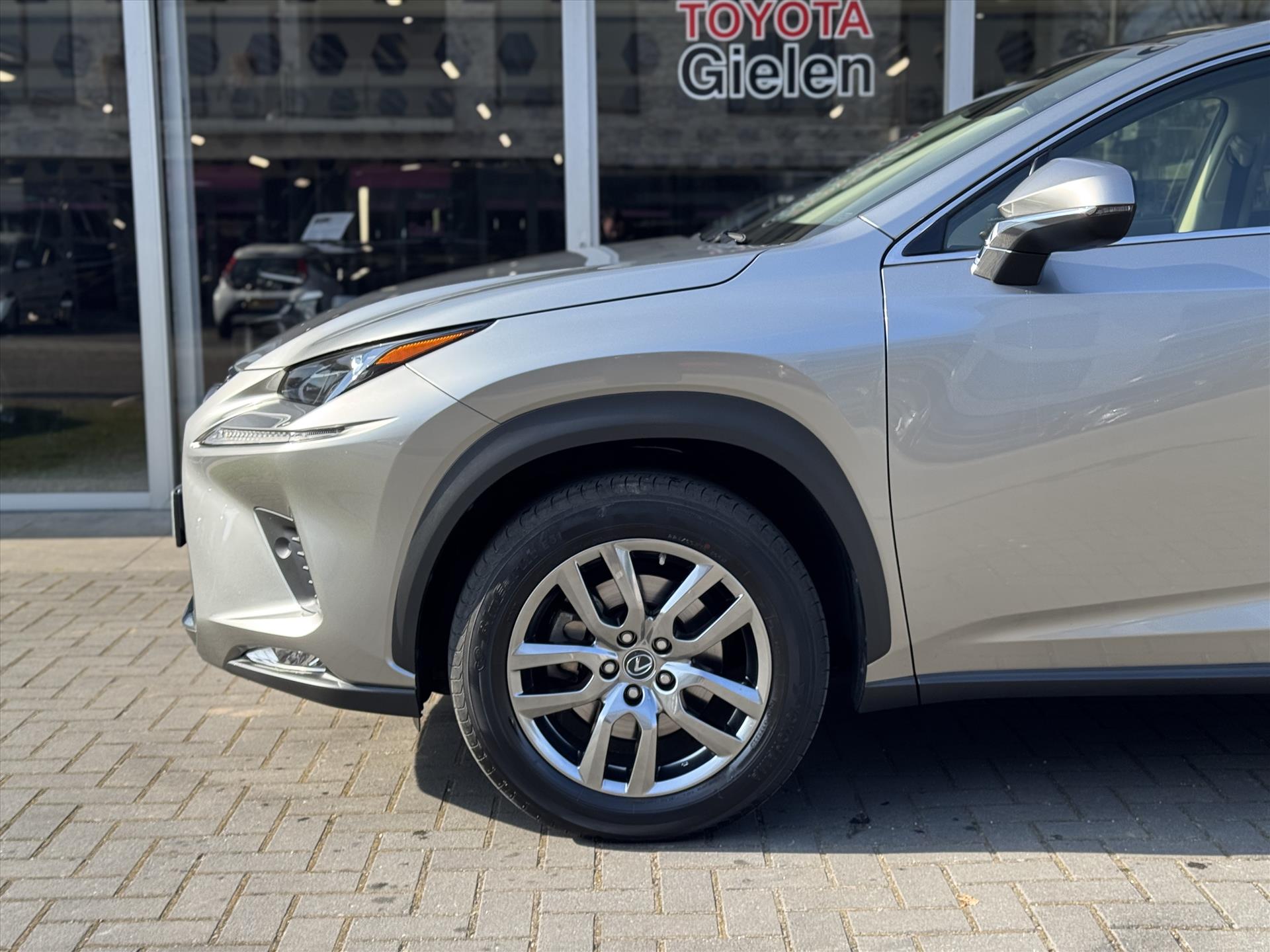 Lexus NX 300h AWD Luxury Line | Panoramadak, Premium Navigatie, Parkeersensoren, Leer, Stoelverwarming, Apple CarPlay/Android Auto 43744635-5.jpg | Autobedrijf Gielen