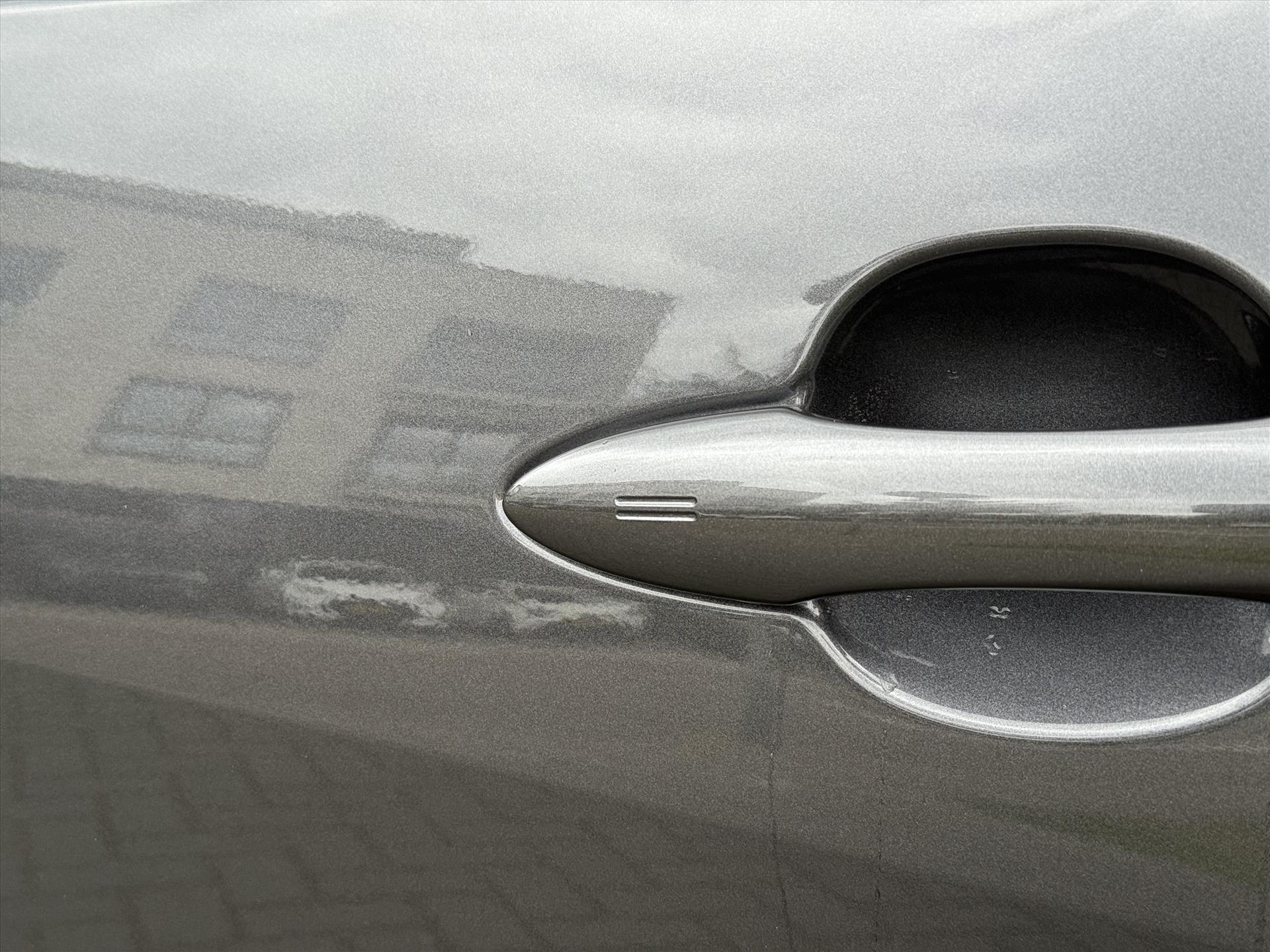 43859881-6.jpg