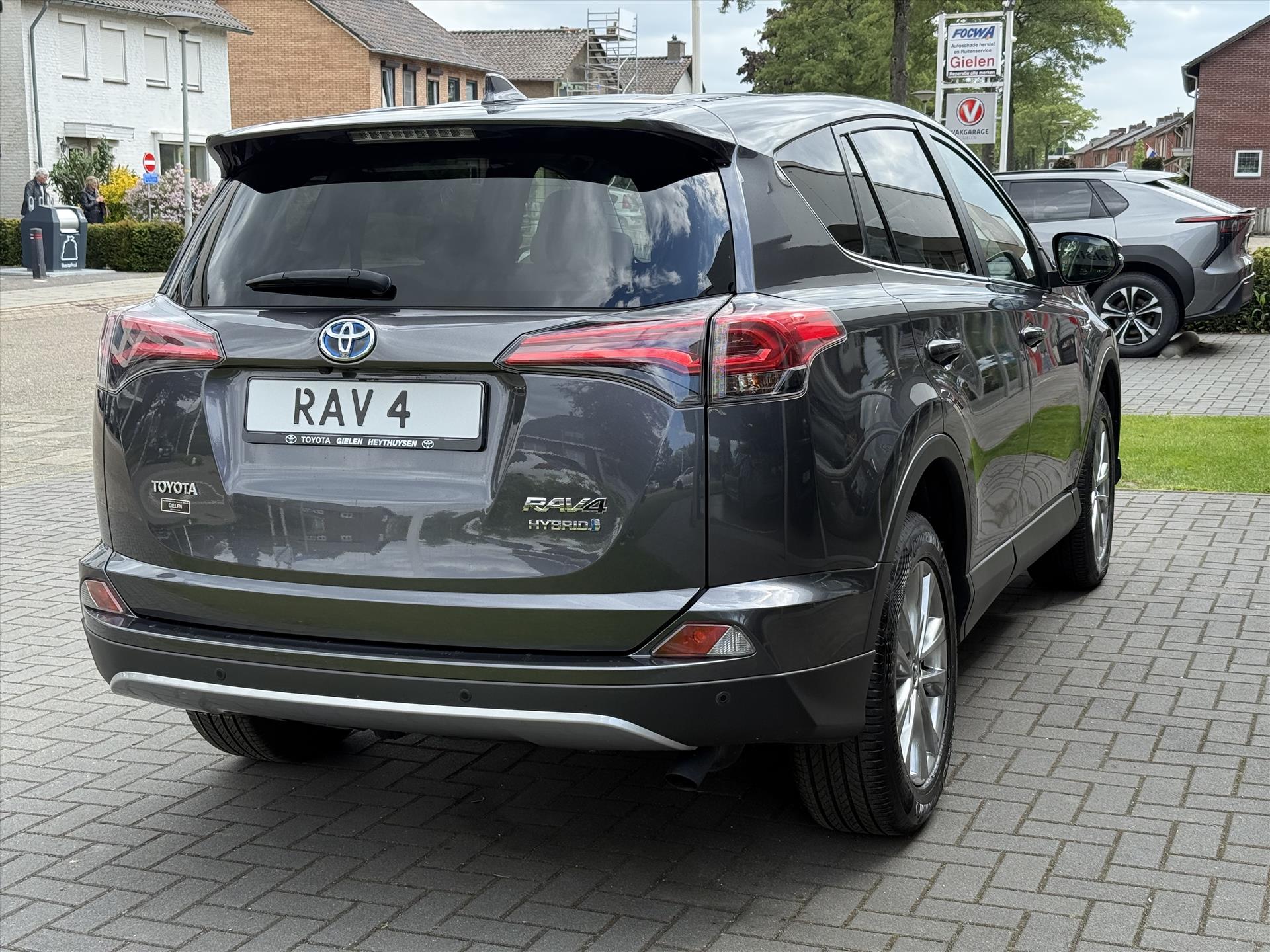 Toyota RAV4 2.5 Hybrid AWD Style | Navigatie, Stoel + Stuurverwarming, Parkeersensoren, Keyless, 18 inch, 1.650KG Trekgewicht, 4X4 43860746-3.jpg | Autobedrijf Gielen