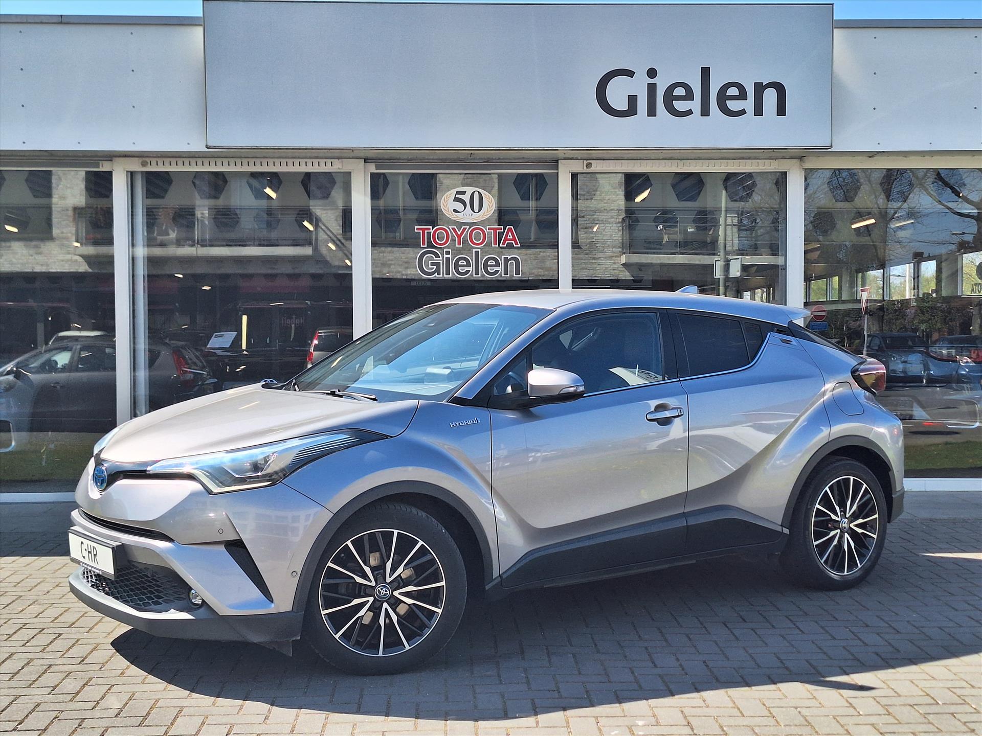 Toyota C-HR 1.8 Hybrid Executive | LED Pakket, Dodehoekherkenning, Navigatie, Stoel + Stuurverwarming, Keyless, Leer/Stof, 18 inch 43959872-0.jpg | Autobedrijf Gielen