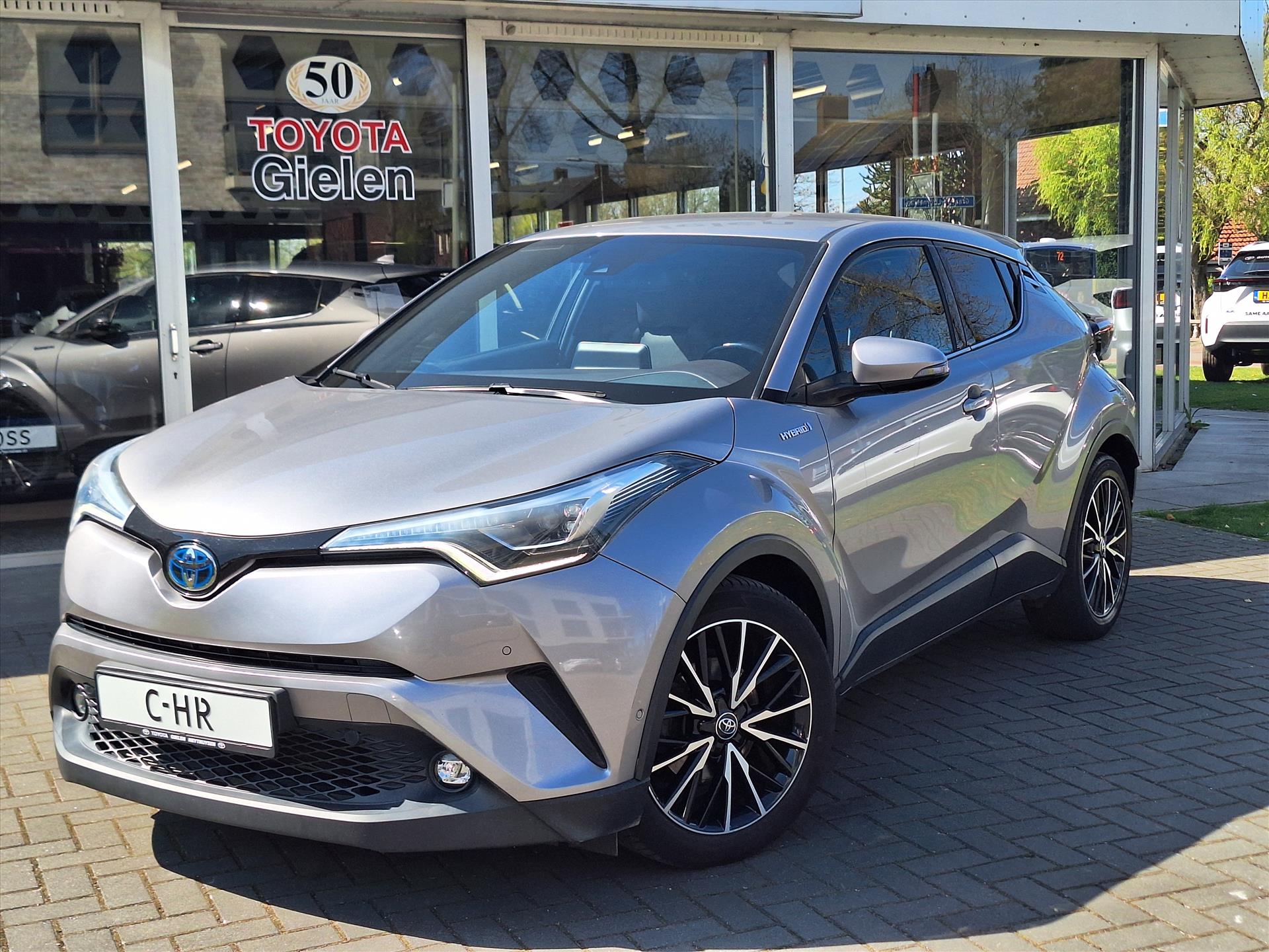 Toyota C-HR 1.8 Hybrid Executive | LED Pakket, Dodehoekherkenning, Navigatie, Stoel + Stuurverwarming, Keyless, Leer/Stof, 18 inch 43959872-2.jpg | Autobedrijf Gielen