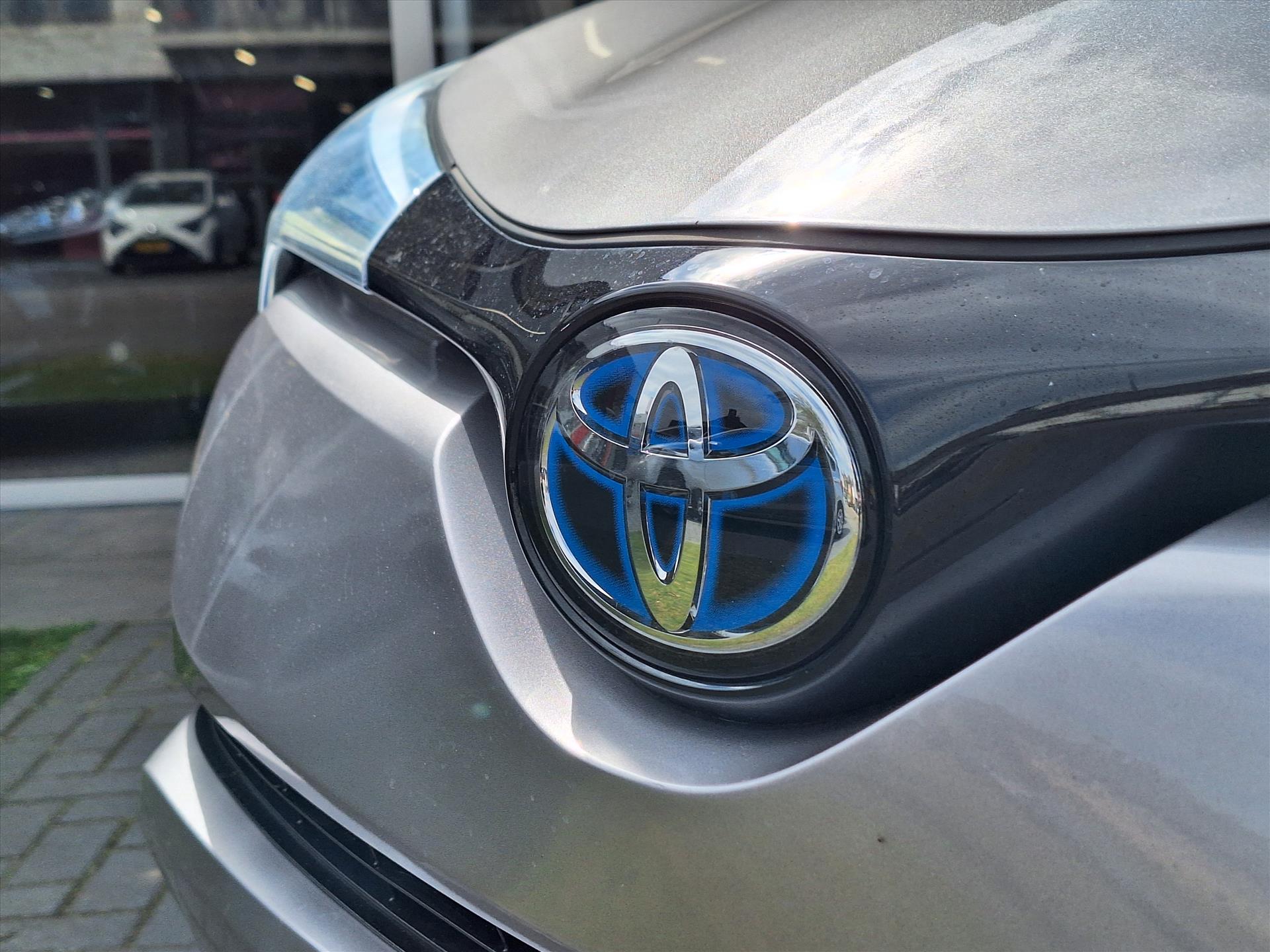 Toyota C-HR 1.8 Hybrid Executive | LED Pakket, Dodehoekherkenning, Navigatie, Stoel + Stuurverwarming, Keyless, Leer/Stof, 18 inch 43959872-4.jpg | Autobedrijf Gielen