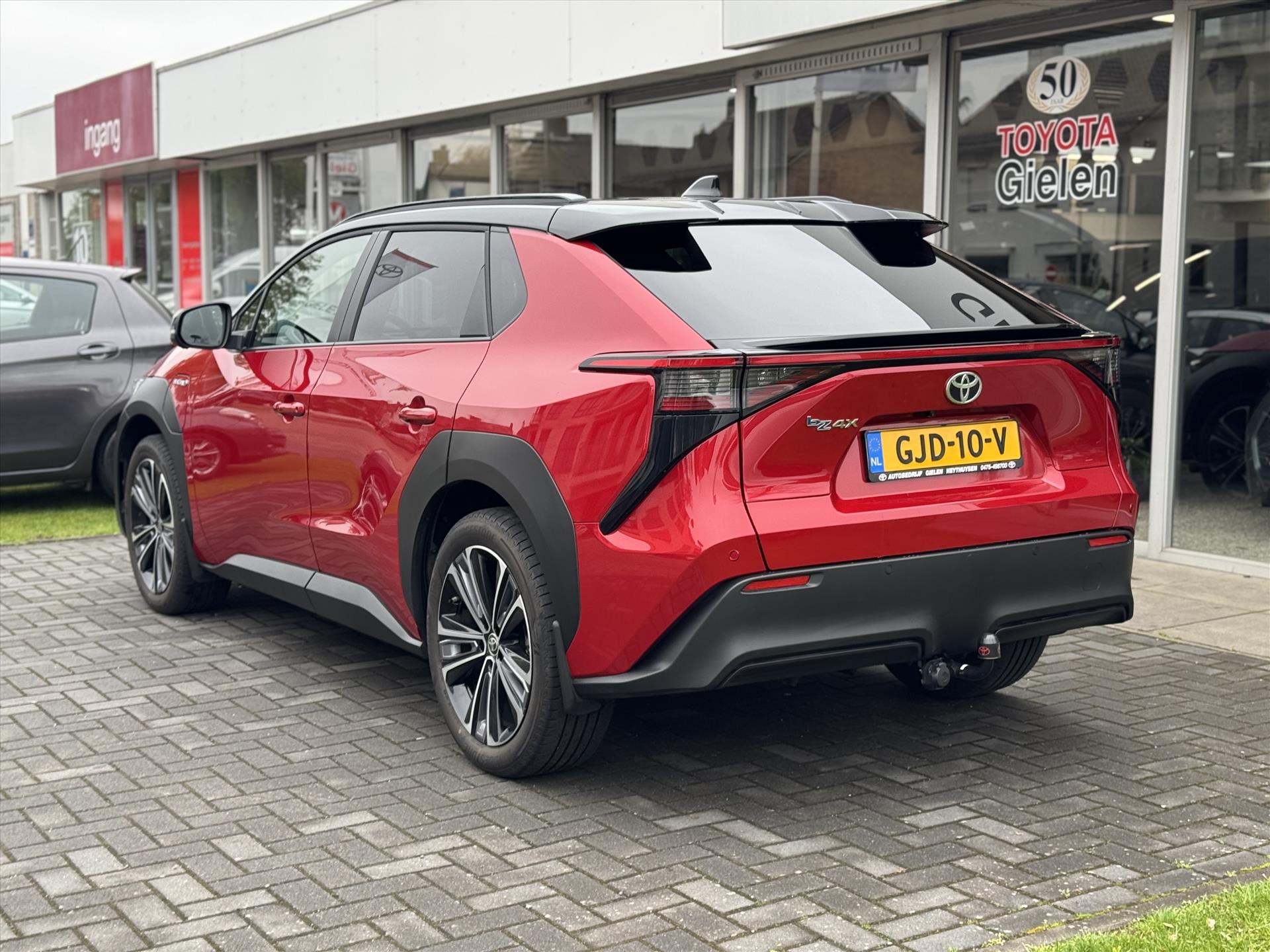 Toyota Bz4x 71,4 kWh 204pk Premium | Trekhaak, Panoramadak, 20 inch, 360 Camera, Parkeersensoren, Dodehoekherkenning, Stoel + Stuurverwarmin 44000687-3.jpg | Autobedrijf Gielen