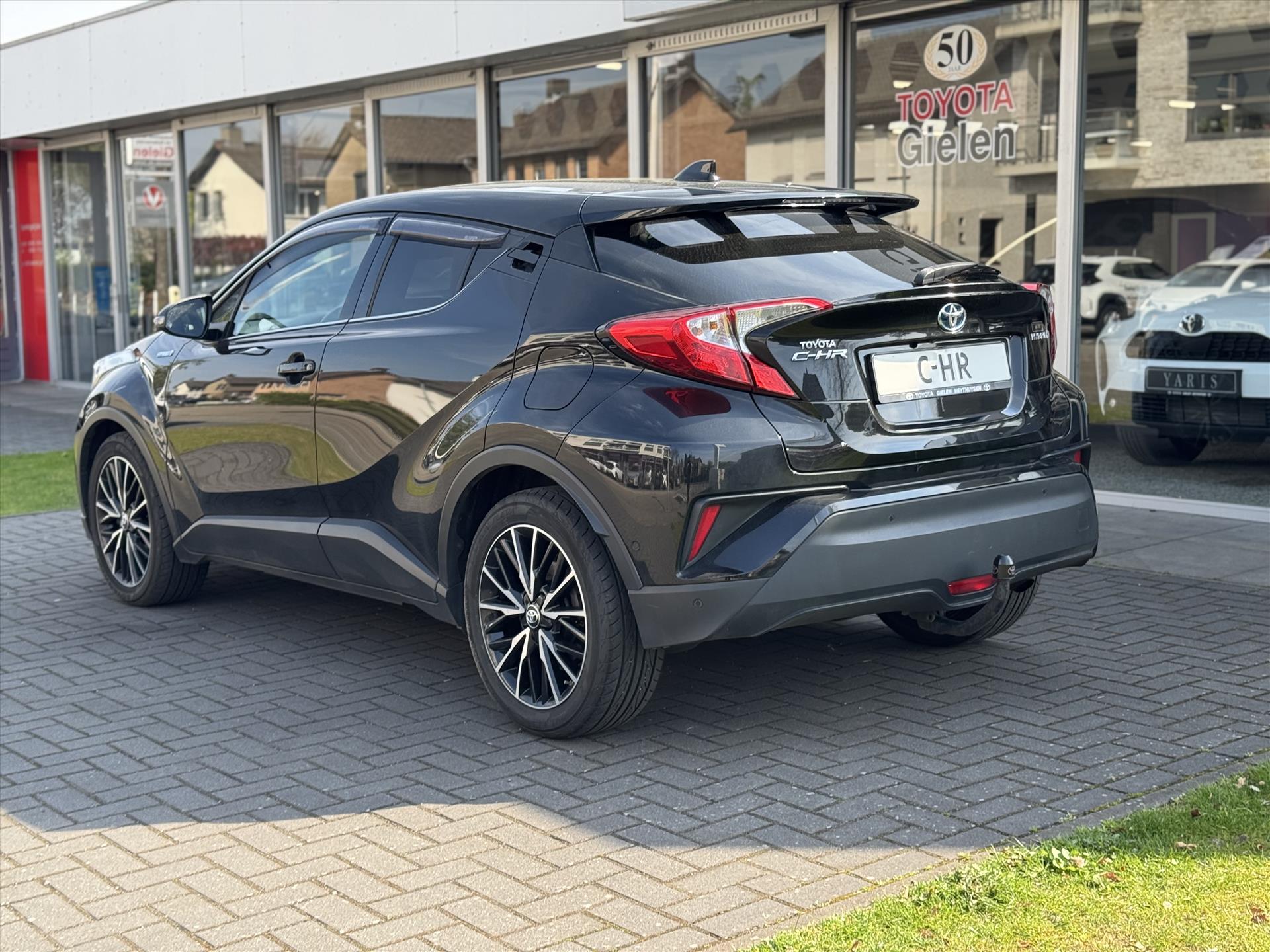 Toyota C-HR 1.8 Hybrid Executive JBL | Trekhaak, Leer, Stoelverwarming, Parkeersensoren, 18 inch, Keyless, Parkeercamera, Adaptive Cruise co 44216463-3.jpg | Autobedrijf Gielen
