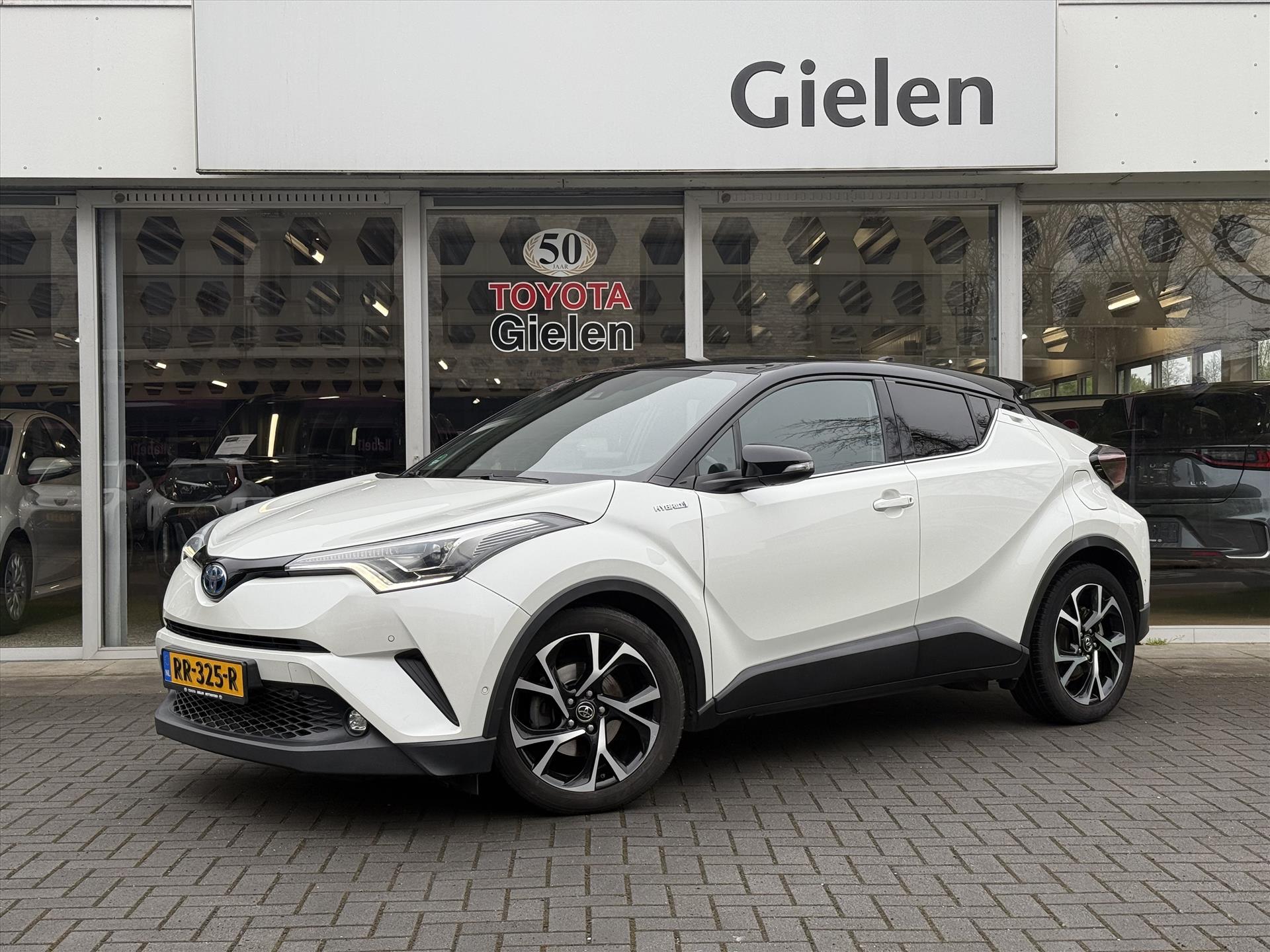 Toyota C-HR 1.8 Hybrid Bi-Tone Plus | Trekhaak, Dodehoekherkenning, Stoel + Stuurverwarming, Parkeersensoren, Navigatie, Keyless, 18inch 44230117-0.jpg | Autobedrijf Gielen