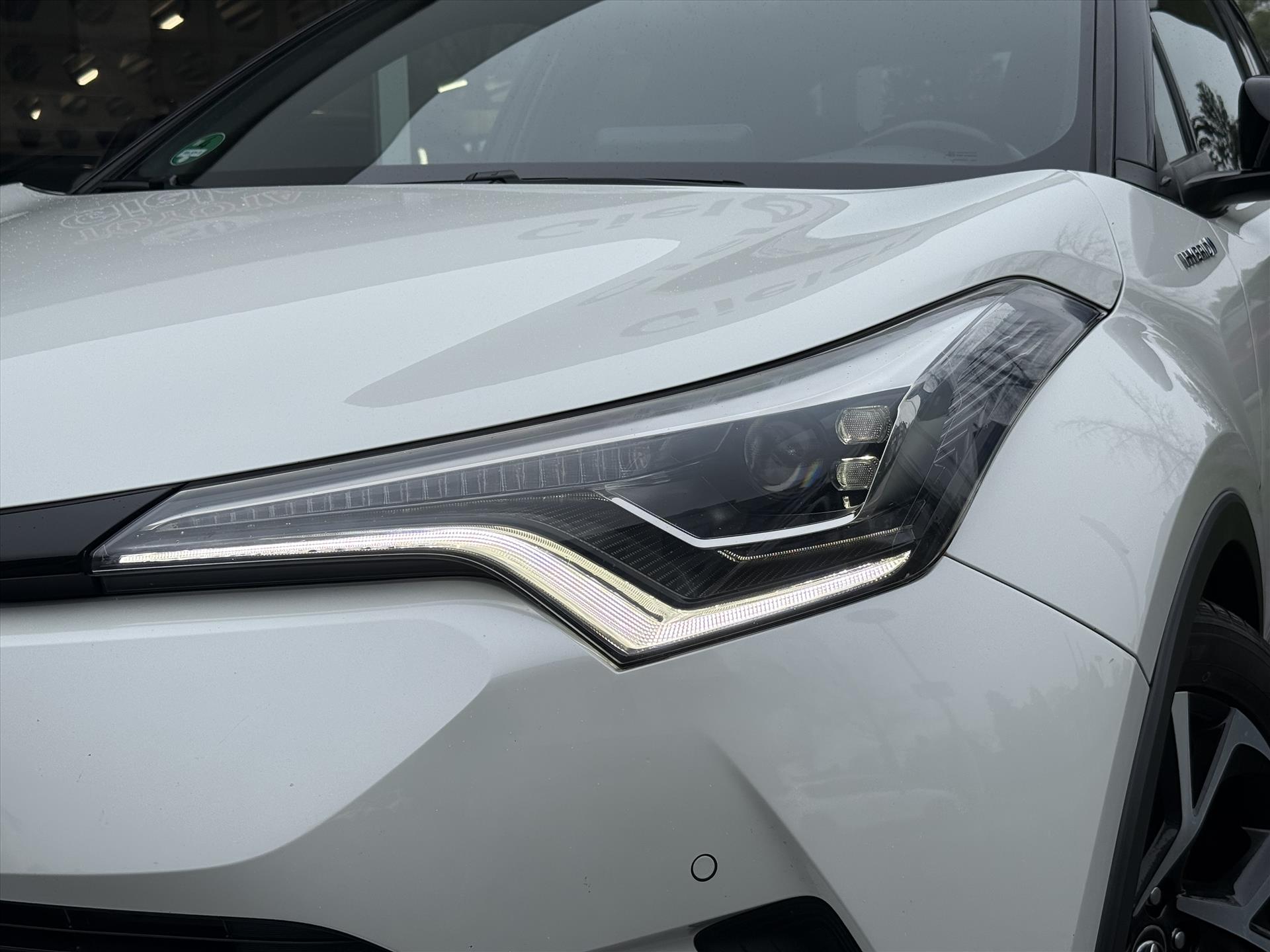 Toyota C-HR 1.8 Hybrid Bi-Tone Plus | Trekhaak, Dodehoekherkenning, Stoel + Stuurverwarming, Parkeersensoren, Navigatie, Keyless, 18inch 44230117-3.jpg | Autobedrijf Gielen