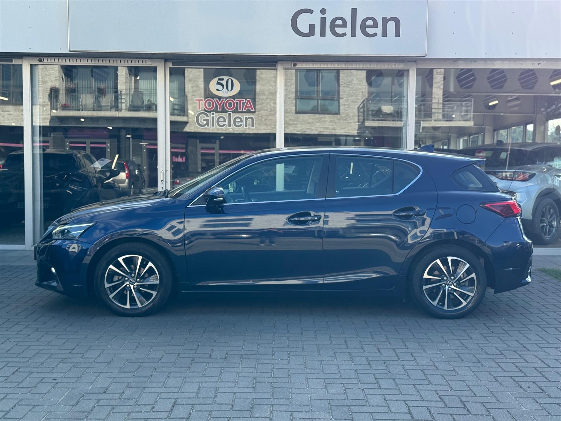 Lexus CT 200h Ultimate Edition | Eerste eigenaar, Schuifdak, Groot scherm, Parkeersensoren, Keyless, Adaptive cruise control, Navigatie, 44293313-1.jpg | Autobedrijf Gielen