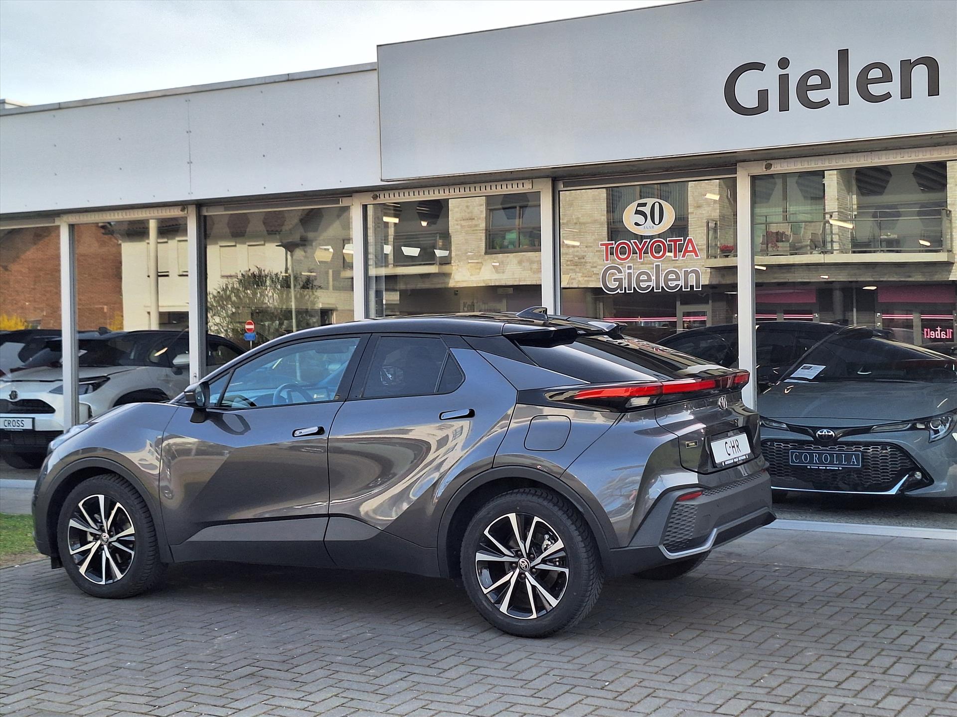 Toyota C-HR 1.8 Hybrid First Edition | Groot scherm, Dodehoekherkenning, Stoel + Stuurverwarming, Elektrische achterklep 44326494-3.jpg | Autobedrijf Gielen
