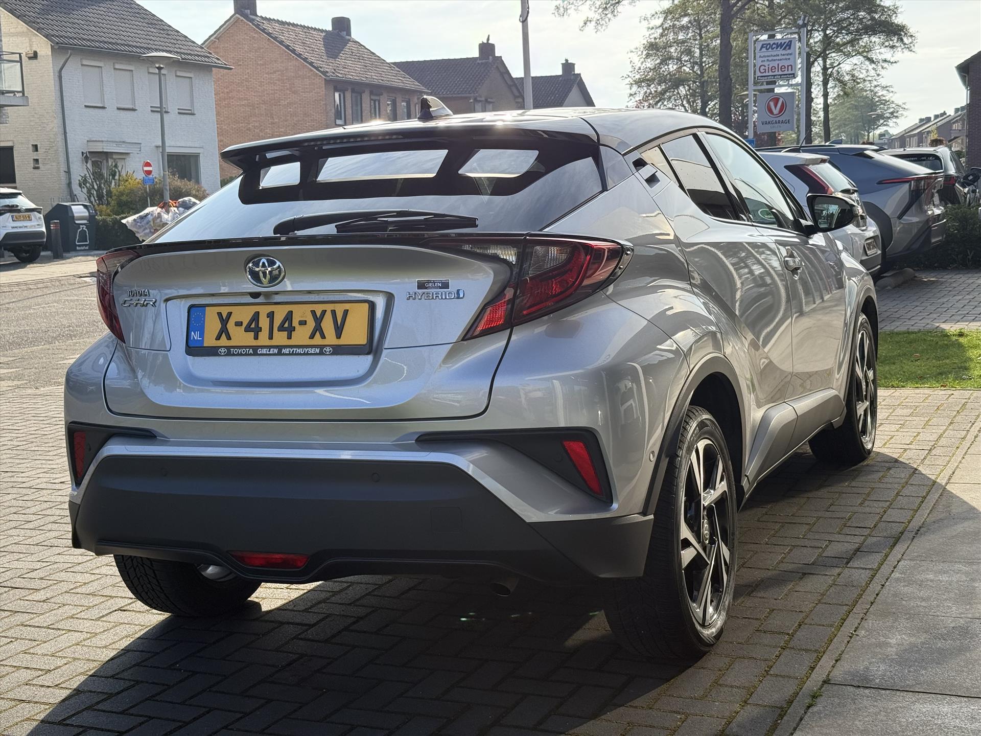 Toyota C-HR 1.8 Hybrid Bi-Tone | Dodehoekherkenning, Stoel + Stuurverwarming, Parkeersensoren, 18 inch, Keyless, Nieuwe multimedia 44380653-3.jpg | Autobedrijf Gielen