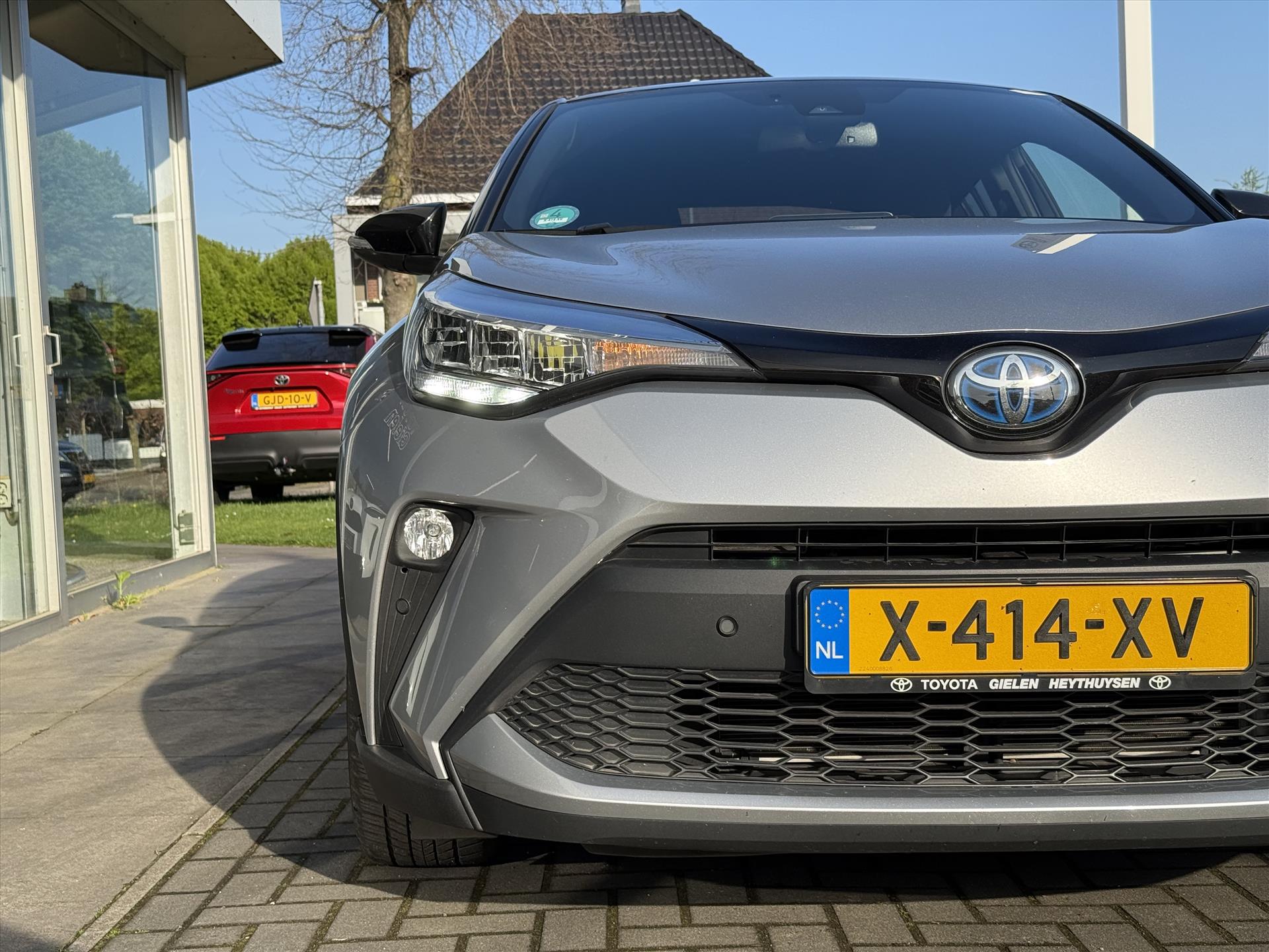 Toyota C-HR 1.8 Hybrid Bi-Tone | Dodehoekherkenning, Stoel + Stuurverwarming, Parkeersensoren, 18 inch, Keyless, Nieuwe multimedia 44380653-4.jpg | Autobedrijf Gielen