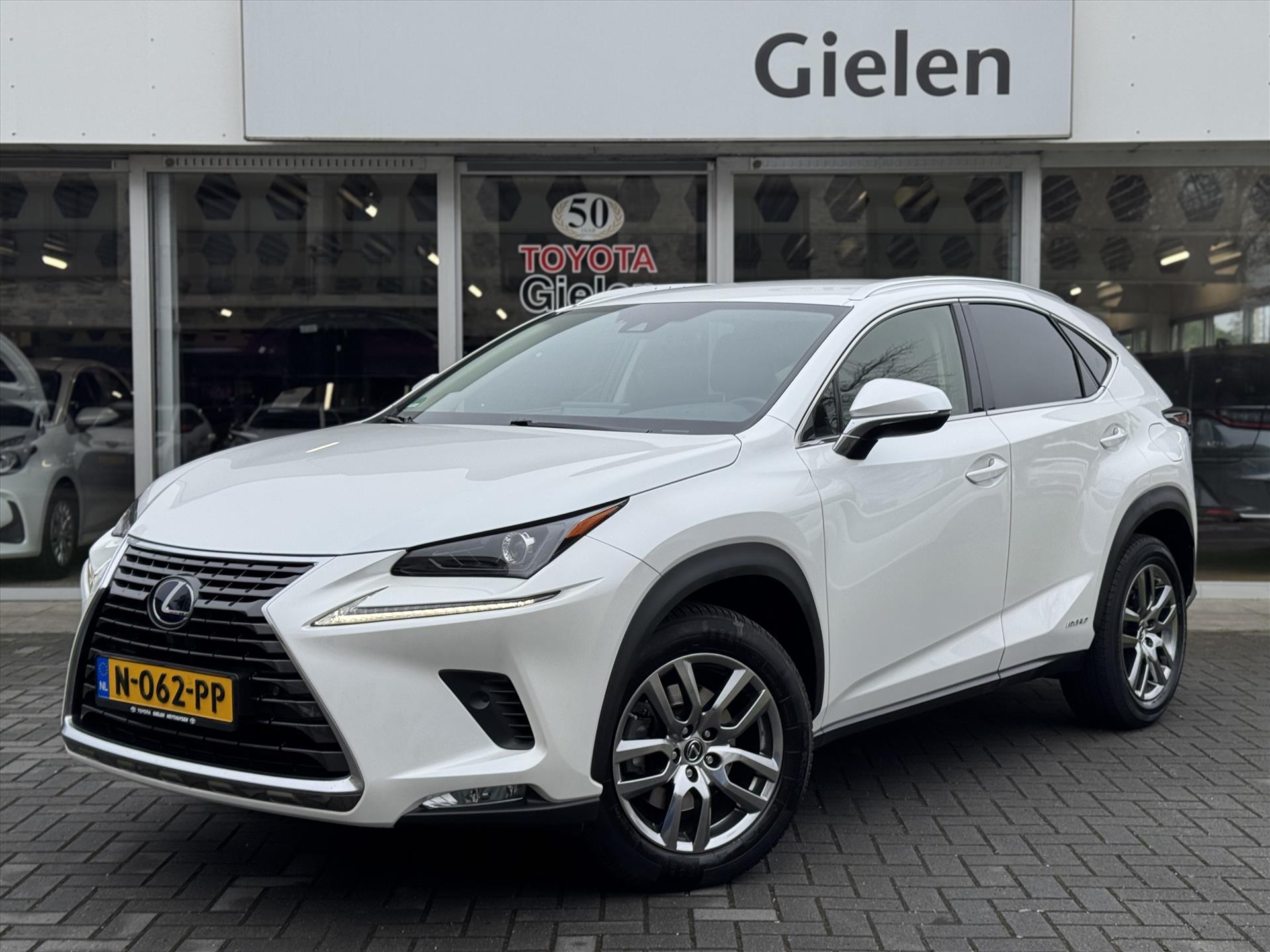 Lexus NX 300h AWD Luxury Line | Groot Scherm, Adaptive cruise control, Leer, Stoelverwarming, Parkeersensoren, Elektrische achterklep, 18 44417441-0.jpg | Autobedrijf Gielen