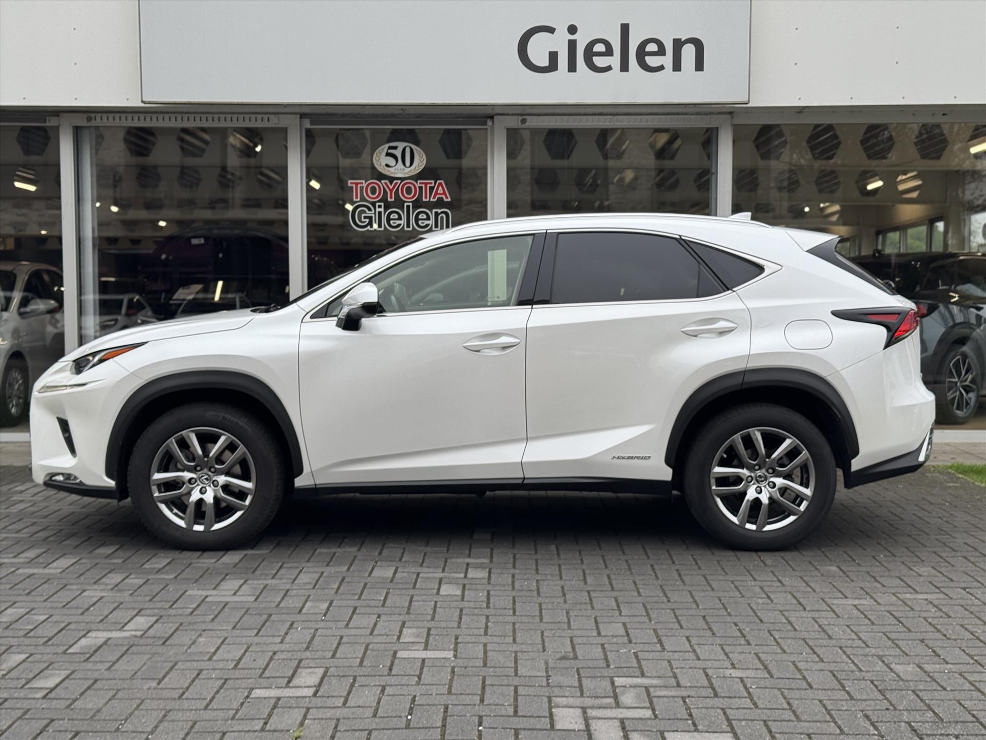 Lexus NX 300h AWD Luxury Line | Groot Scherm, Adaptive cruise control, Leer, Stoelverwarming, Parkeersensoren, Elektrische achterklep, 18 44417441-1.jpg | Autobedrijf Gielen
