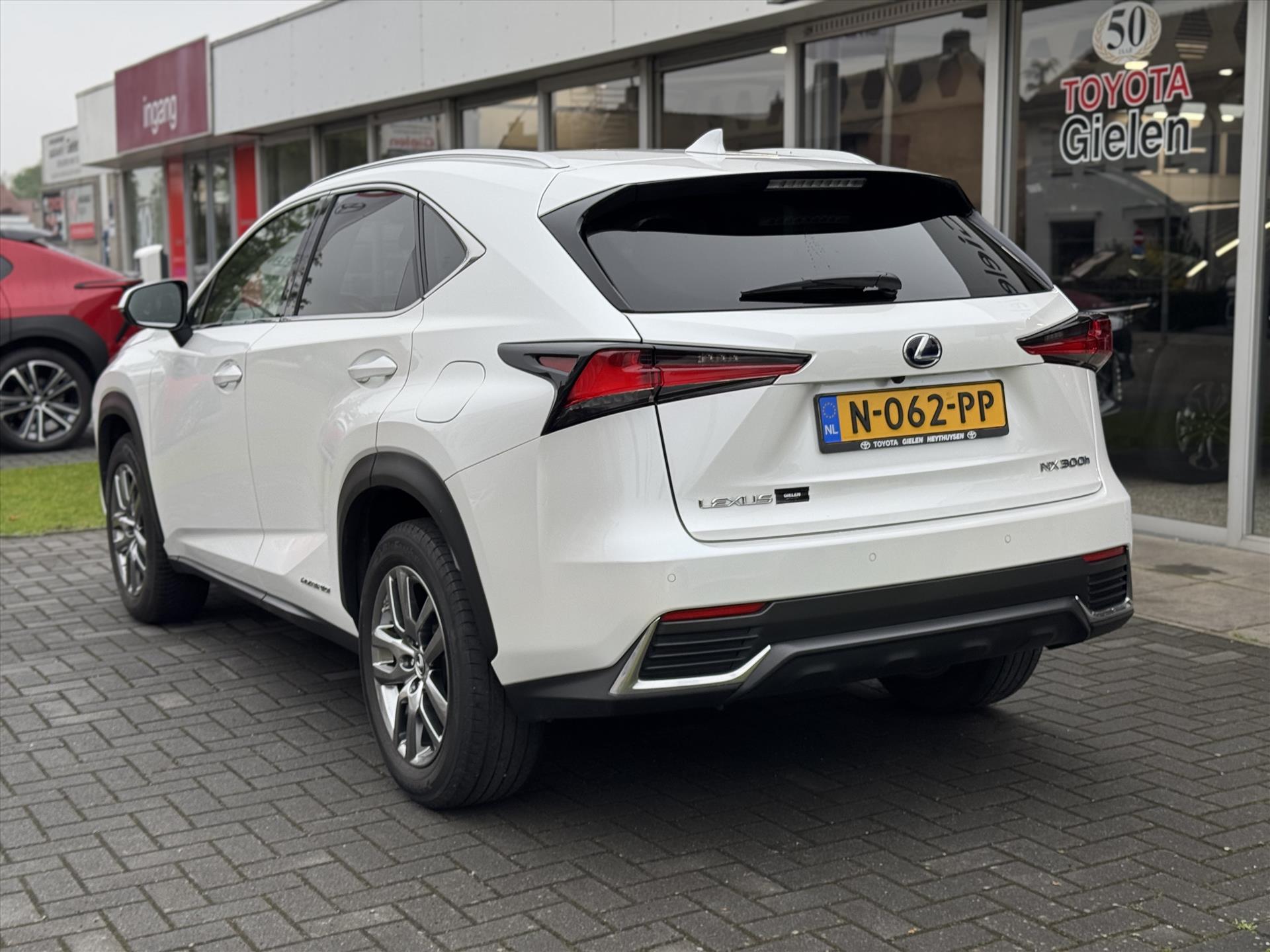Lexus NX 300h AWD Luxury Line | Groot Scherm, Adaptive cruise control, Leer, Stoelverwarming, Parkeersensoren, Elektrische achterklep, 18 44417441-2.jpg | Autobedrijf Gielen