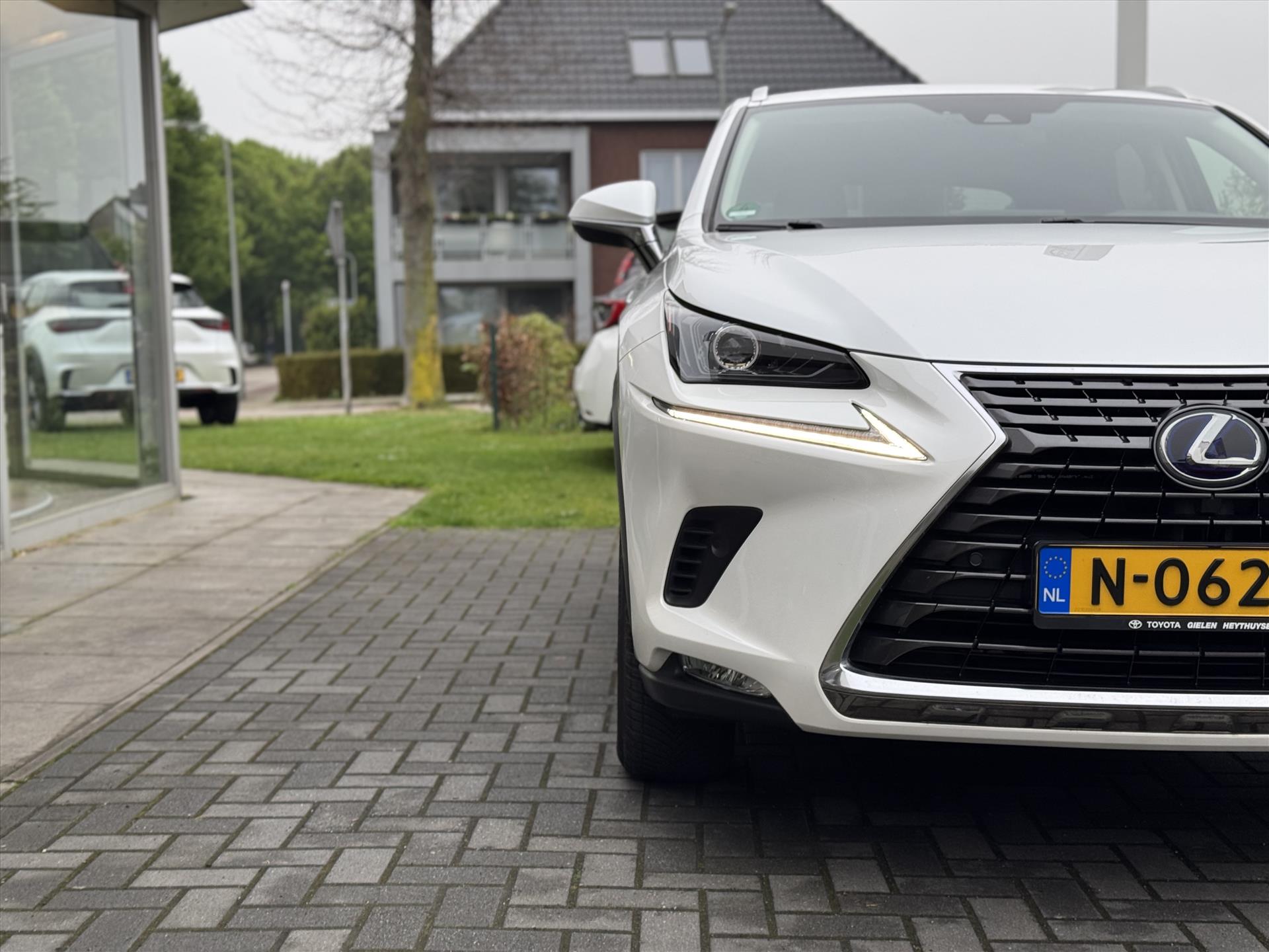 Lexus NX 300h AWD Luxury Line | Groot Scherm, Adaptive cruise control, Leer, Stoelverwarming, Parkeersensoren, Elektrische achterklep, 18 44417441-3.jpg | Autobedrijf Gielen