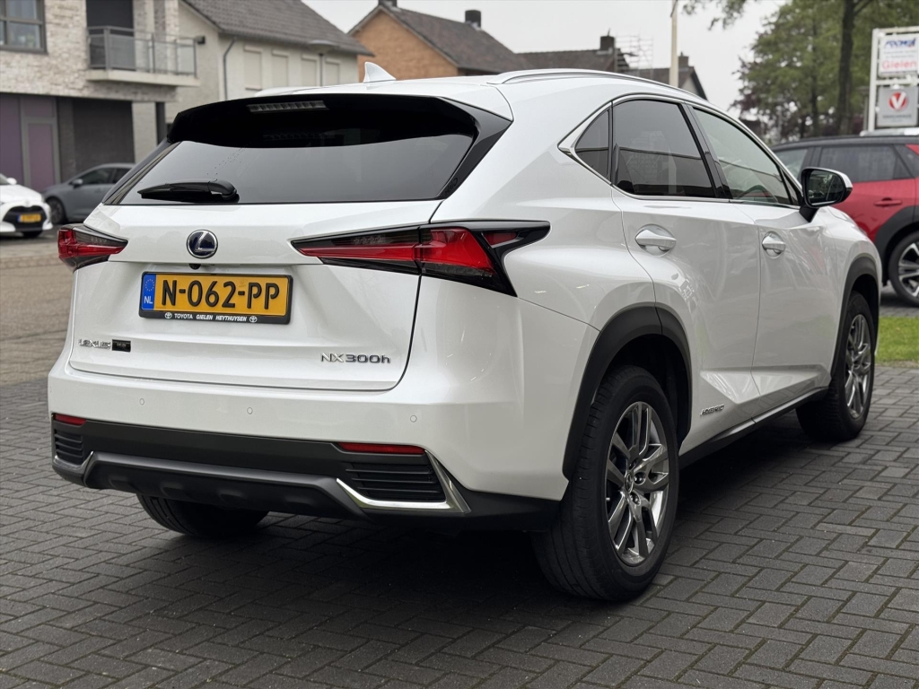 Lexus NX 300h AWD Luxury Line | Groot Scherm, Adaptive cruise control, Leer, Stoelverwarming, Parkeersensoren, Elektrische achterklep, 18 44417441-4.jpg | Autobedrijf Gielen