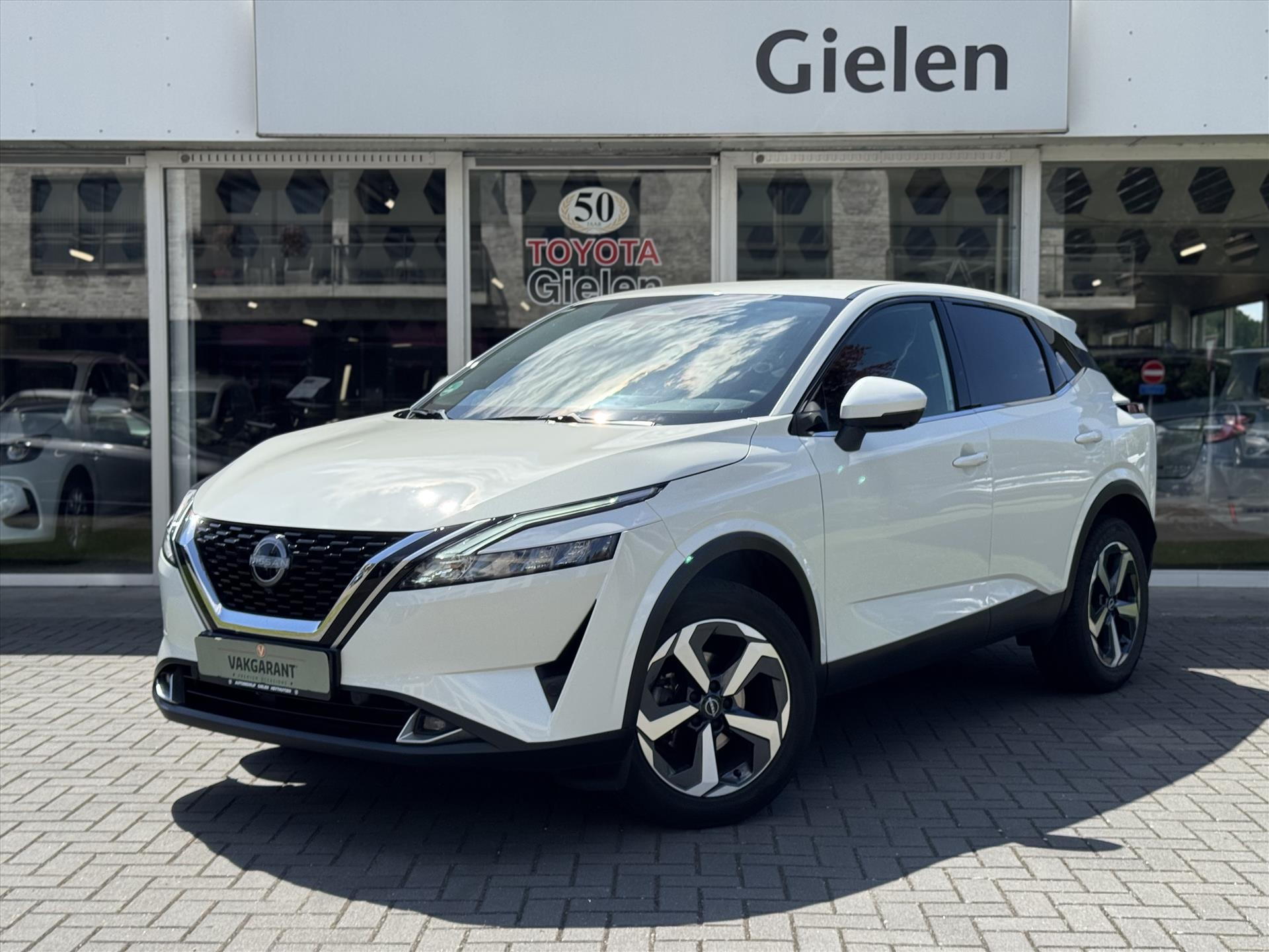 Nissan QASHQAI 1.3 MHEV Xtronic N-Connecta Automaat | 360 Camera, Dodehoekherkenning, Parkeersensoren, Stoel + Stuurverwarming 44566594-0.jpg | Autobedrijf Gielen