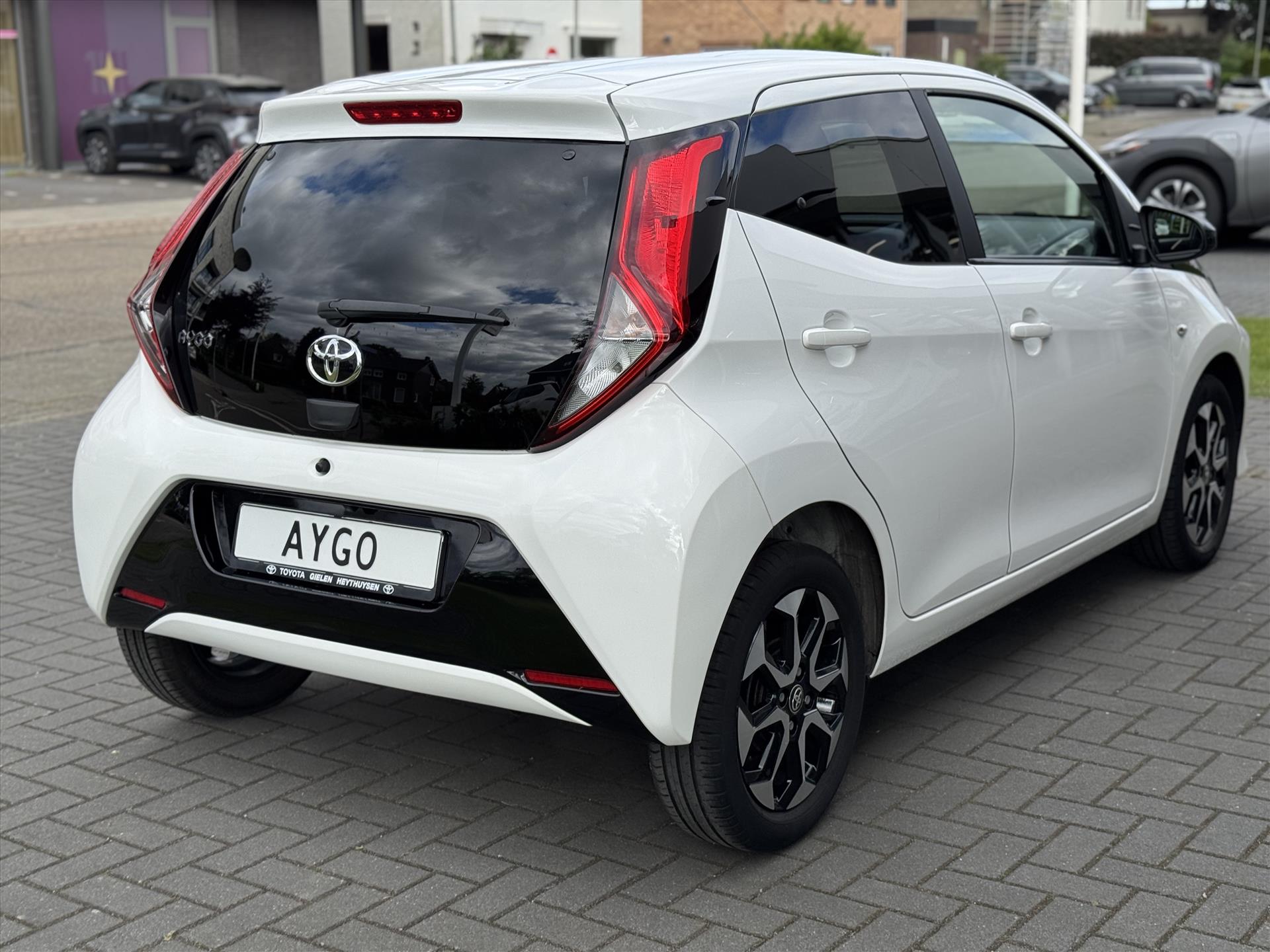 Toyota Aygo 1.0 VVT-i 72pk 5D x-joy | Camera, Stoelverwarming, Climate control, Apple carplay/Android auto 44648969-4.jpg | Autobedrijf Gielen