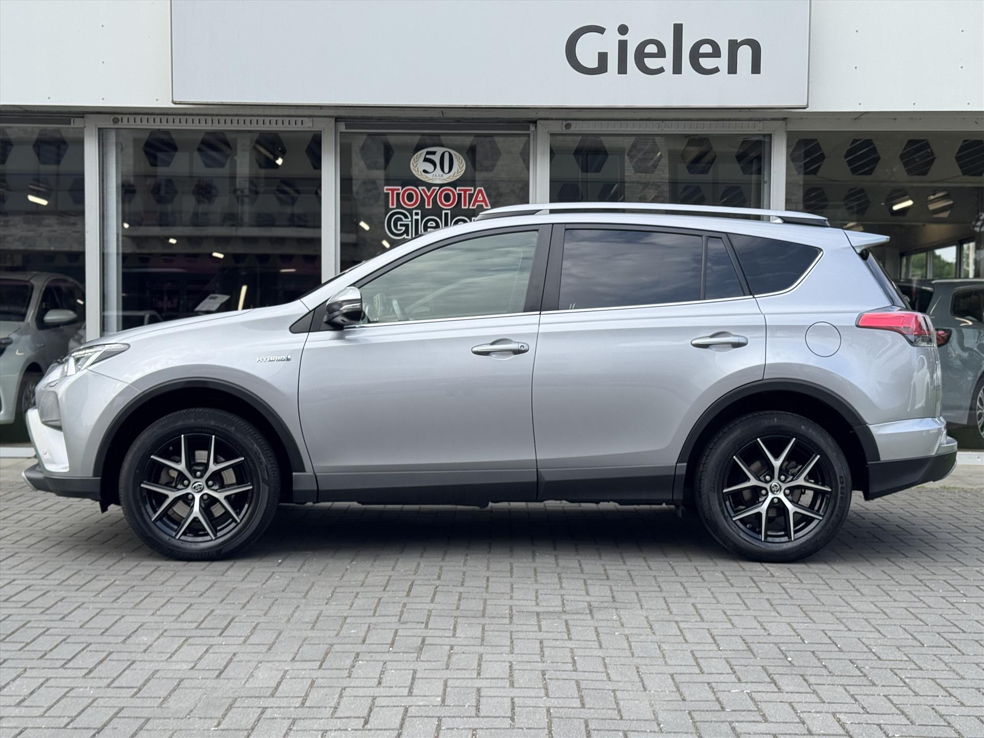 Toyota RAV4 2.5 Hybrid AWD Executive Business | 360 camera, Stoel/stuurverwarming, Adaptive cruise control, Navigatie, 1.650KG trekgewicht 44674677-3.jpg | Autobedrijf Gielen