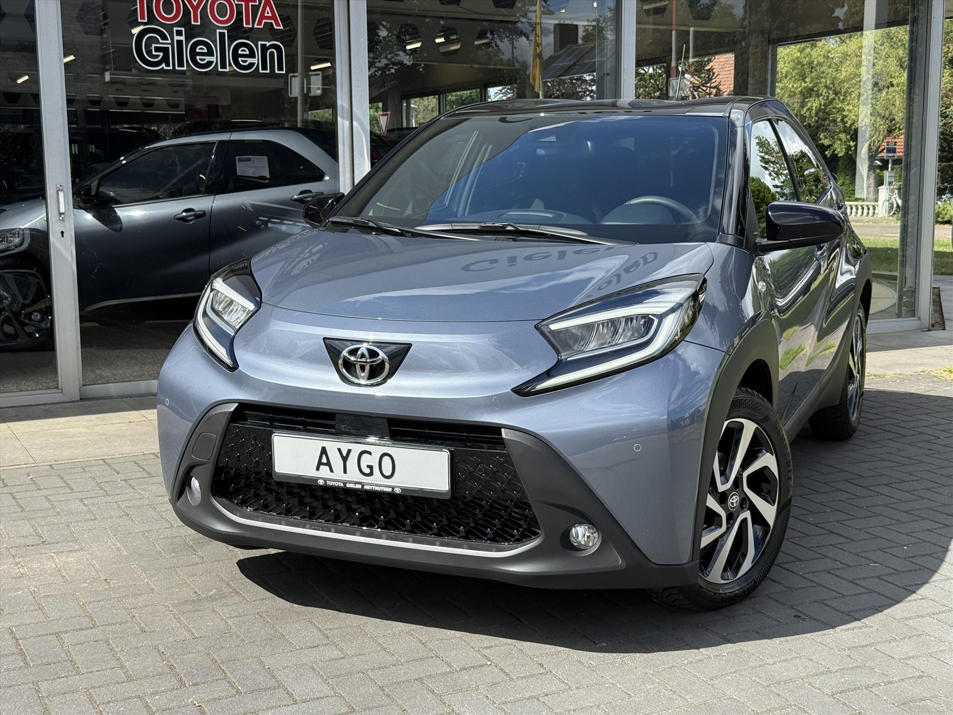 Toyota Aygo X 1.0 VVT-i S-CVT Automaat Pulse Premium | Parkeersensoren, Bi-Tone, Stoelverwarming, Climate control, Keyless, CarPlay 45002498-2.jpg | Autobedrijf Gielen