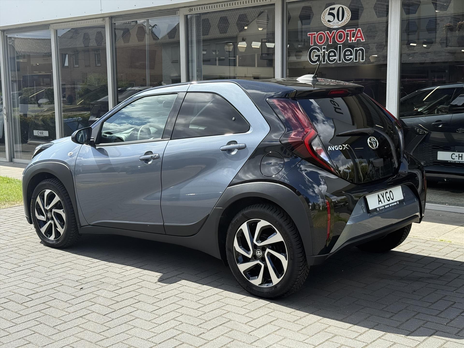 Toyota Aygo X 1.0 VVT-i S-CVT Automaat Pulse Premium | Parkeersensoren, Bi-Tone, Stoelverwarming, Climate control, Keyless, CarPlay 45002498-4.jpg | Autobedrijf Gielen