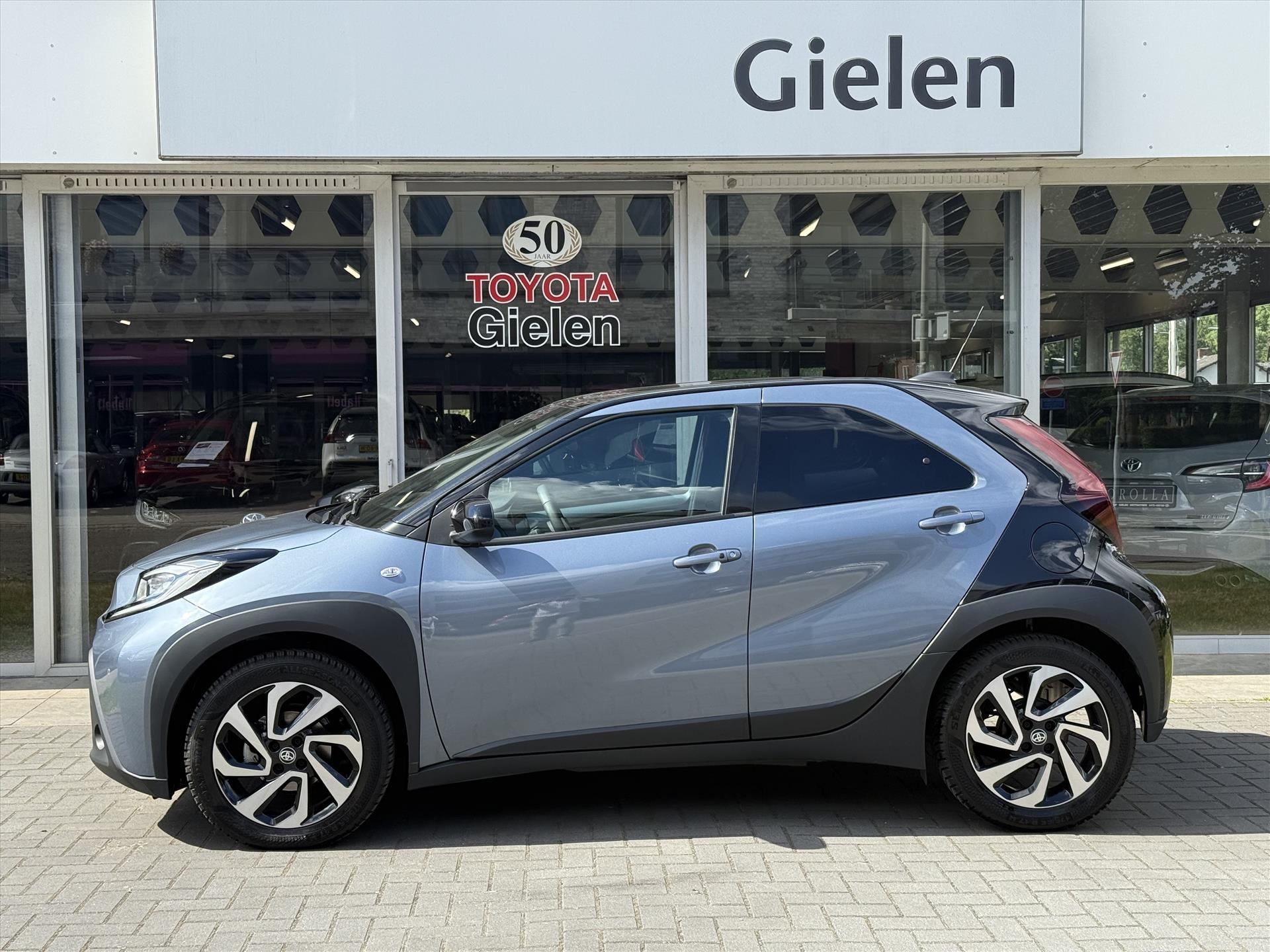 Toyota Aygo X 1.0 VVT-i S-CVT Automaat Pulse Premium | Parkeersensoren, Bi-Tone, Stoelverwarming, Climate control, Keyless, CarPlay 45002590-2.jpg | Autobedrijf Gielen
