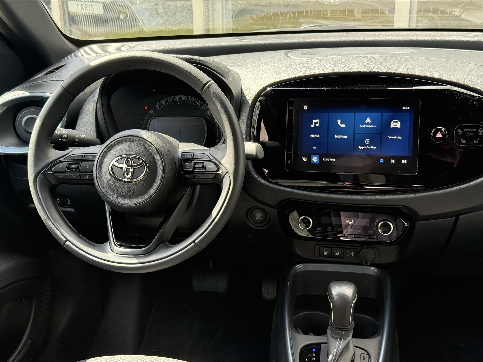 Toyota Aygo X 1.0 VVT-i S-CVT Automaat Pulse Premium | Parkeersensoren, Bi-Tone, Stoelverwarming, Climate control, Keyless, CarPlay 45002590-3.jpg | Autobedrijf Gielen