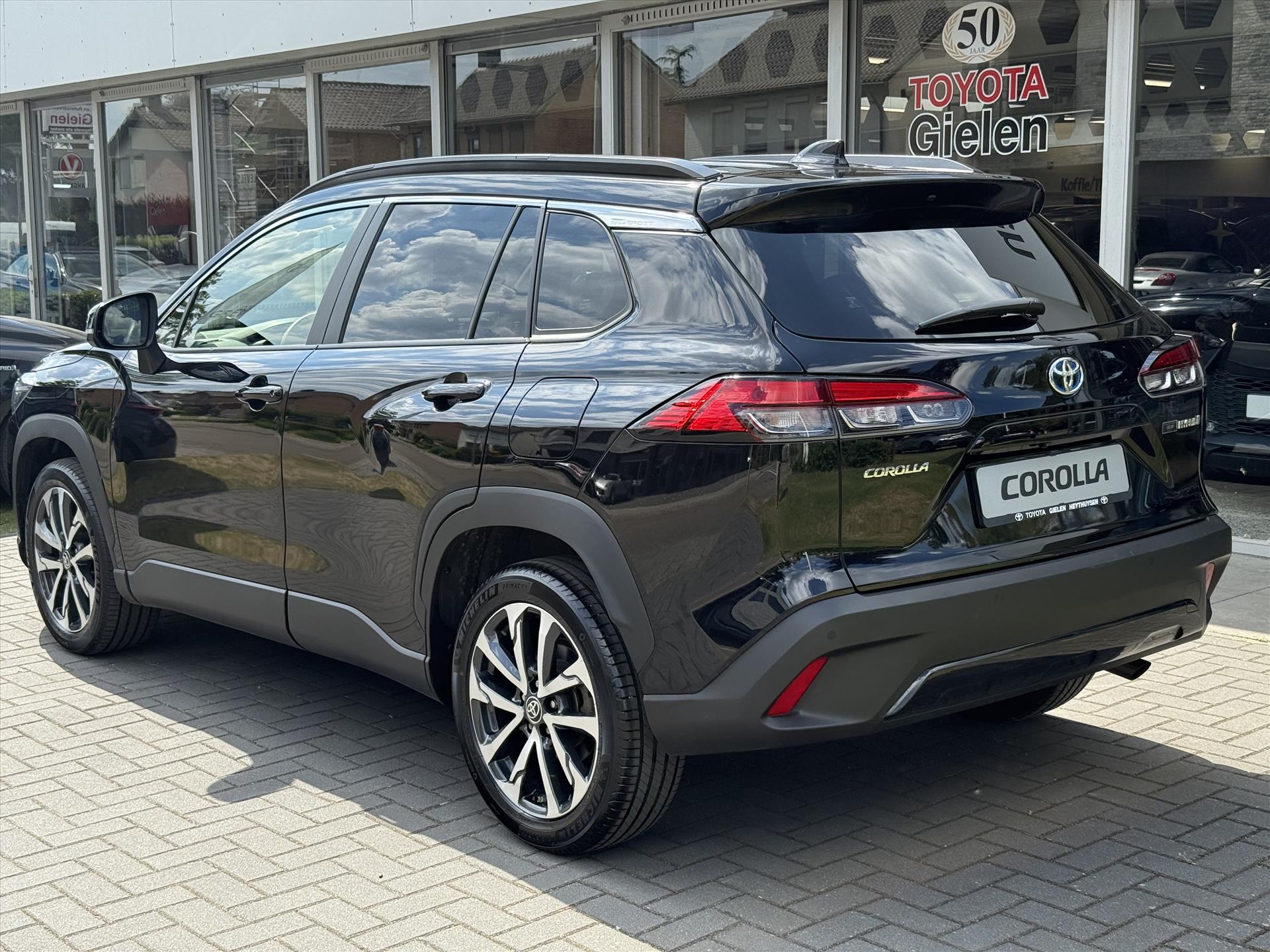 Toyota Corolla Cross 2.0 High Power Hybrid First Edition | Elektrische achterklep, Stoel + Stuurverwarming, Blind spot, Parkeersensoren 45090512-3.jpg | Autobedrijf Gielen
