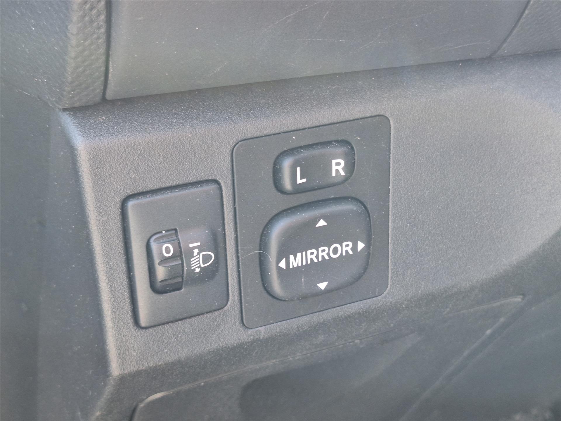 Toyota Yaris 1.3 VVT-i 99pk Aspiration | Trekhaak, 6-bak, Climate control, Elektrische ramen, Radio/CD-Speler 45406653-4.jpg | Autobedrijf Gielen