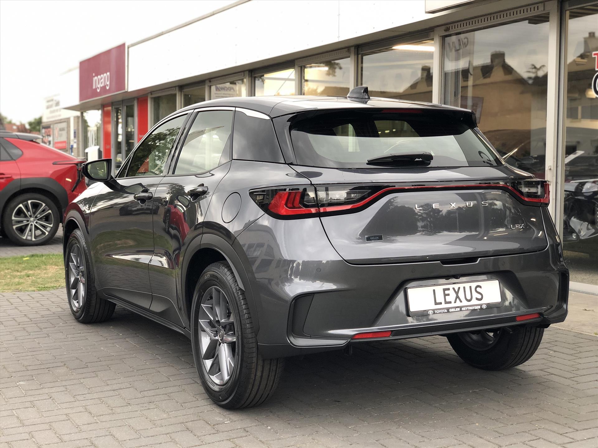 Lexus LBX 1.5 Comfort & Safety Pack | Dodehoekherkenning, Parkeersensoren, Keyless, Stoelverwarming, Snel leverbaar! 45414039-2.jpg | Autobedrijf Gielen