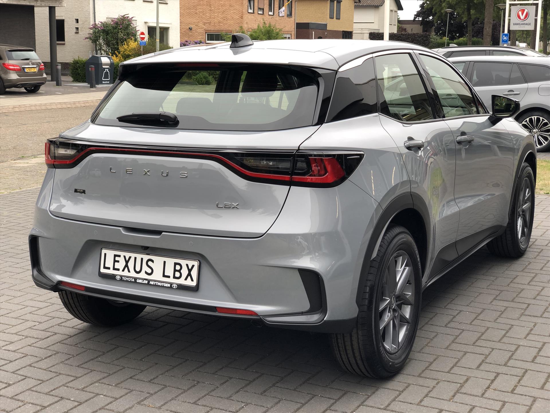 Lexus LBX 1.5 Comfort & Safety Pack | Dodehoekherkenning, Parkeersensoren, Keyless, Stoelverwarming 45414039-3.jpg | Autobedrijf Gielen