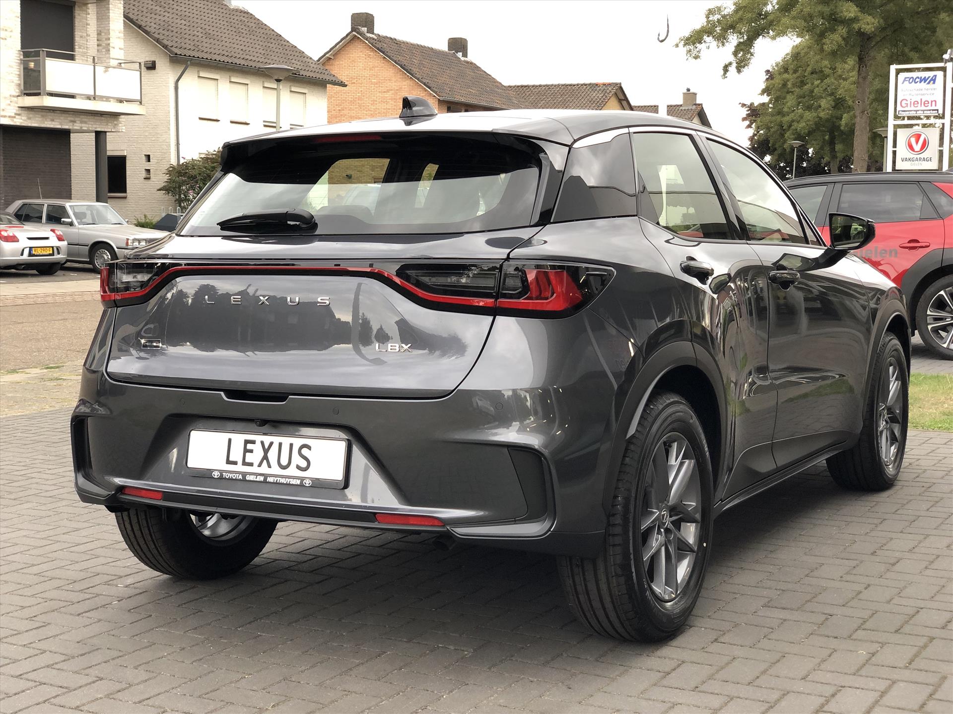 Lexus LBX 1.5 Comfort & Safety Pack | Dodehoekherkenning, Parkeersensoren, Keyless, Stoelverwarming, Snel leverbaar! 45414039-3.jpg | Autobedrijf Gielen