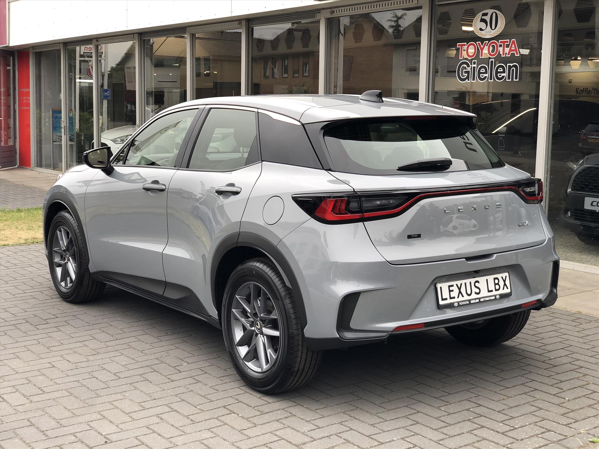 Lexus LBX 1.5 Comfort & Safety Pack | Dodehoekherkenning, Parkeersensoren, Keyless, Stoelverwarming 45414039-4.jpg | Autobedrijf Gielen