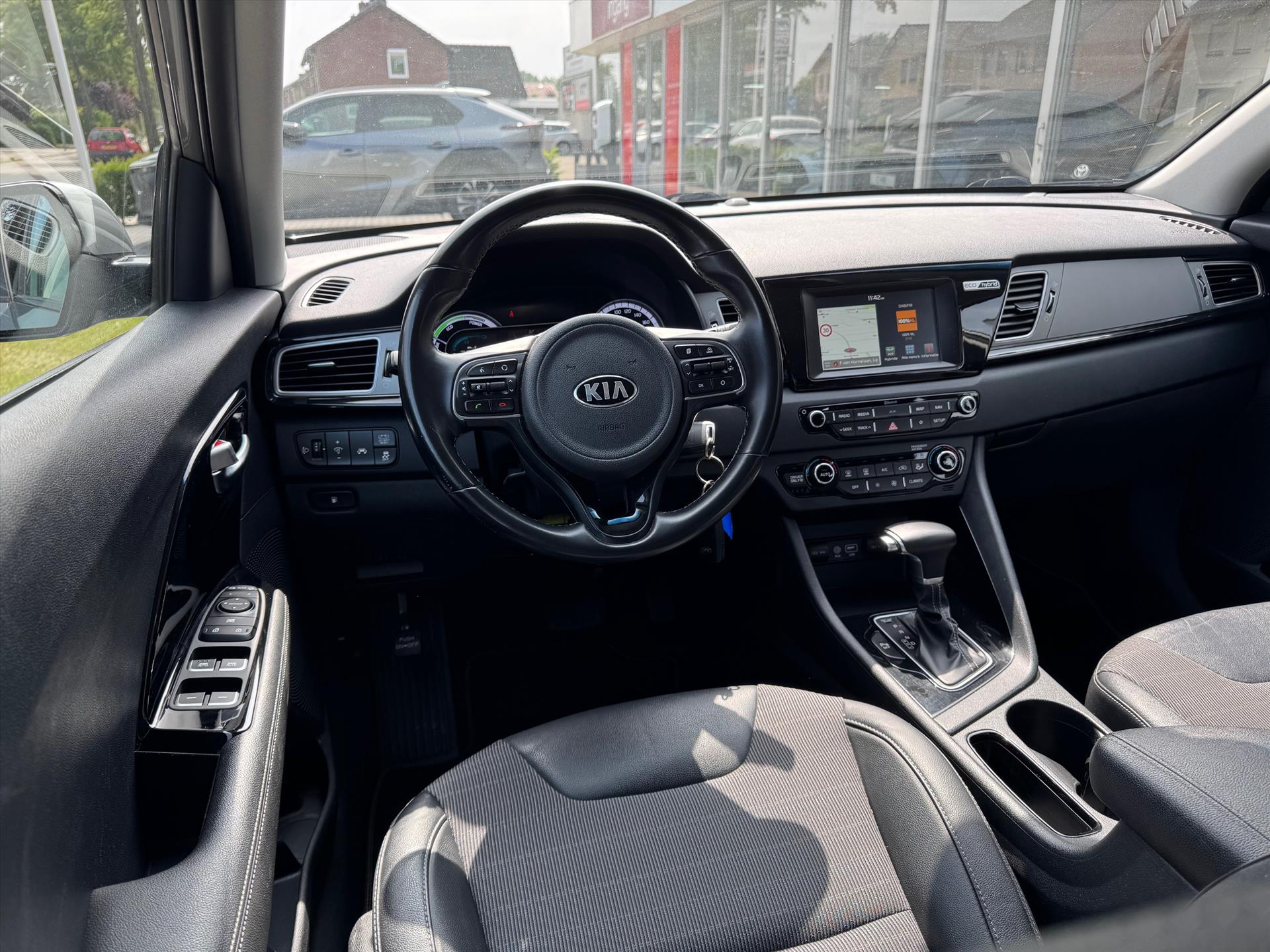 Kia Niro 1.6 GDi Hybrid DynamicLine | Parkeersensoren, Navigatie, Parkeercamera, Apple CarPlay/Android auto 45459808-11.jpg | Autobedrijf Gielen