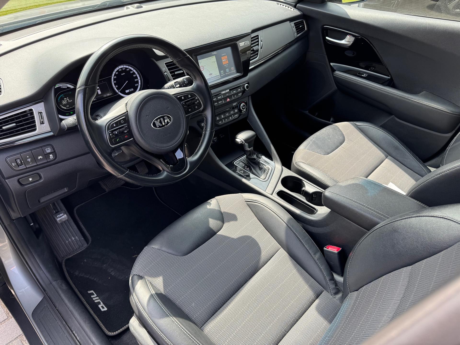 Kia Niro 1.6 GDi Hybrid DynamicLine | Parkeersensoren, Navigatie, Parkeercamera, Apple CarPlay/Android auto 45459808-12.jpg | Autobedrijf Gielen