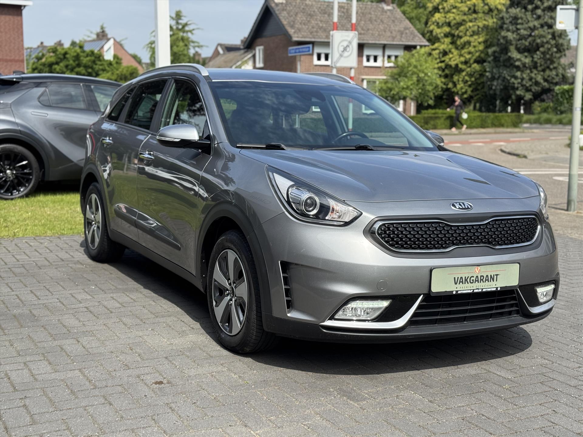 Kia Niro 1.6 GDi Hybrid DynamicLine | Parkeersensoren, Navigatie, Parkeercamera, Apple CarPlay/Android auto 45459808-2.jpg | Autobedrijf Gielen