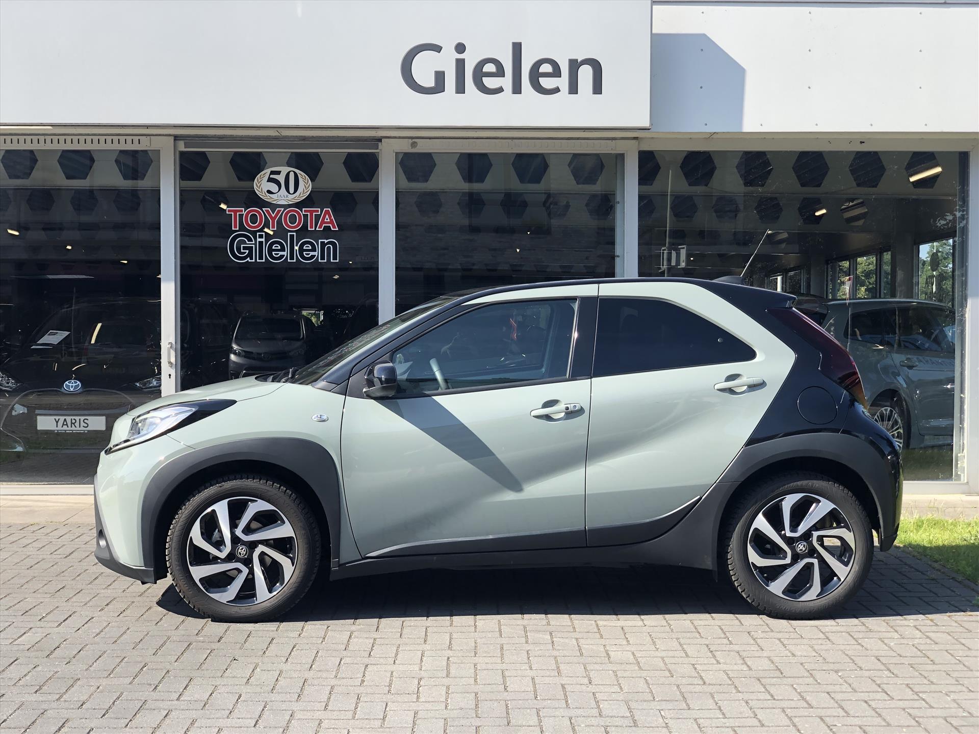 Toyota Aygo X 1.0 VVT-i S-CVT Automaat Pulse Premium | Parkeersensoren, Bi-Tone, Stoelverwarming, Climate control, Keyless, CarPlay 45473193-2.jpg | Autobedrijf Gielen