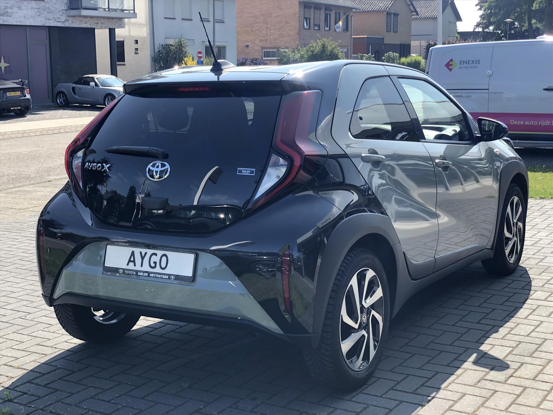 Toyota Aygo X 1.0 VVT-i S-CVT Automaat Pulse Premium | Parkeersensoren, Bi-Tone, Stoelverwarming, Climate control, Keyless, CarPlay 45473193-4.jpg | Autobedrijf Gielen