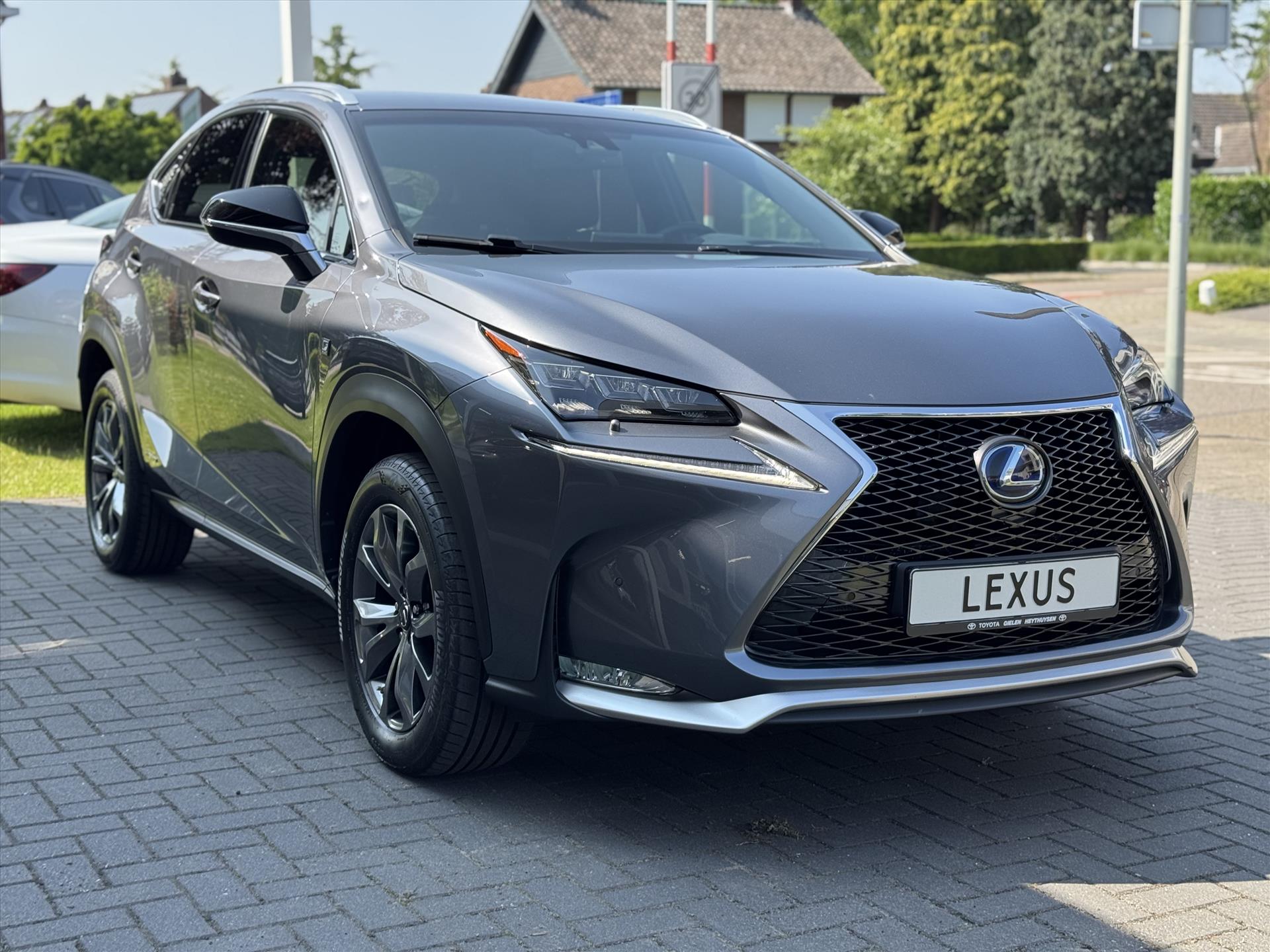 Lexus NX 300h 197pk AWD F Sport Line | Head up display, Leer, Stoel + Stuurverwarming, Elektrische achterklep, Adaptive cruise control, Z 45591998-4.jpg | Autobedrijf Gielen