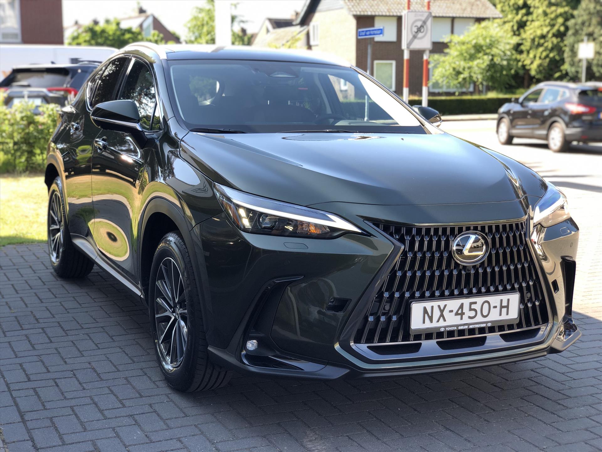 Lexus NX 450h+ AWD Luxury Line Plus | Panoramadak, 360 Camera, Leer, Groot scherm, Dodehoekherkenning, Stoel + Stuurverwarming 45758868-4.jpg | Autobedrijf Gielen
