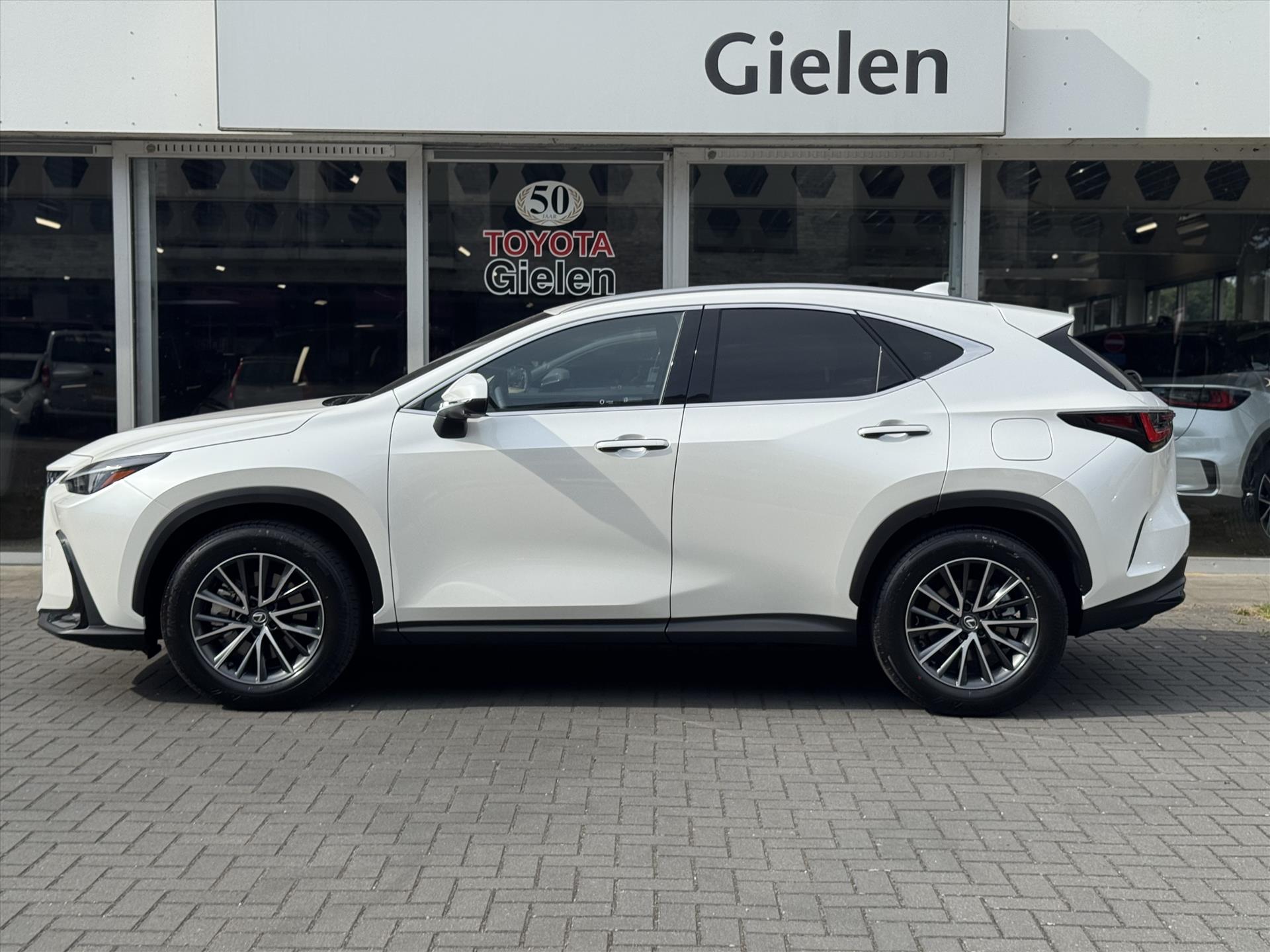 Lexus NX 450h+ AWD Luxury Line Plus | 360 Camera, Leer, Groot scherm, Dodehoekherkenning, Stoel + Stuurverwarming 45760897-2.jpg | Autobedrijf Gielen