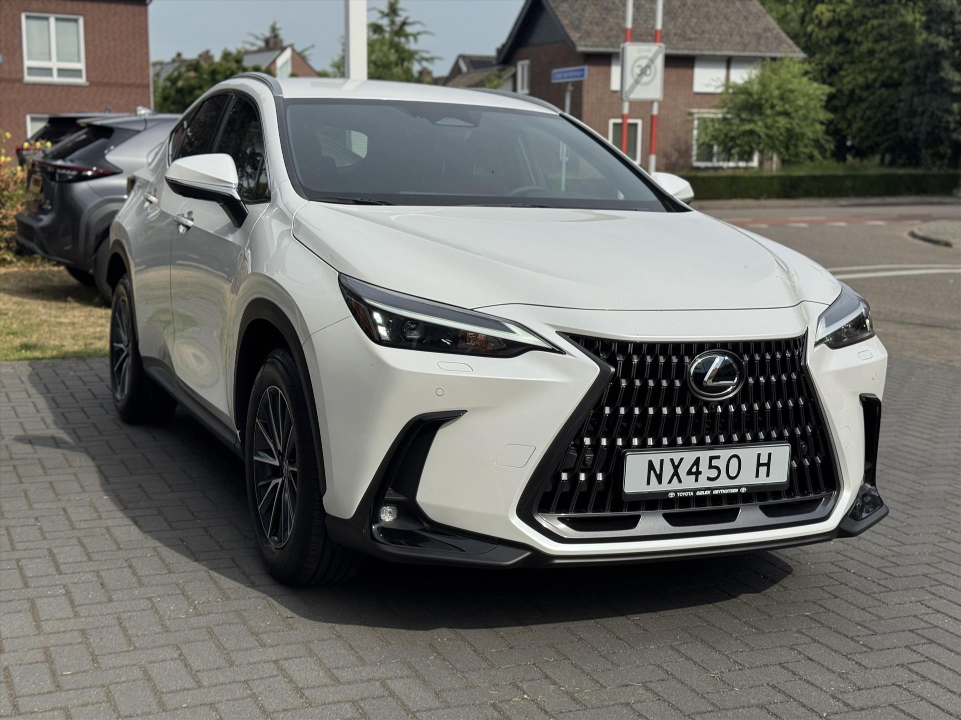 Lexus NX 450h+ AWD Luxury Line Plus | 360 Camera, Leer, Groot scherm, Dodehoekherkenning, Stoel + Stuurverwarming 45760897-4.jpg | Autobedrijf Gielen
